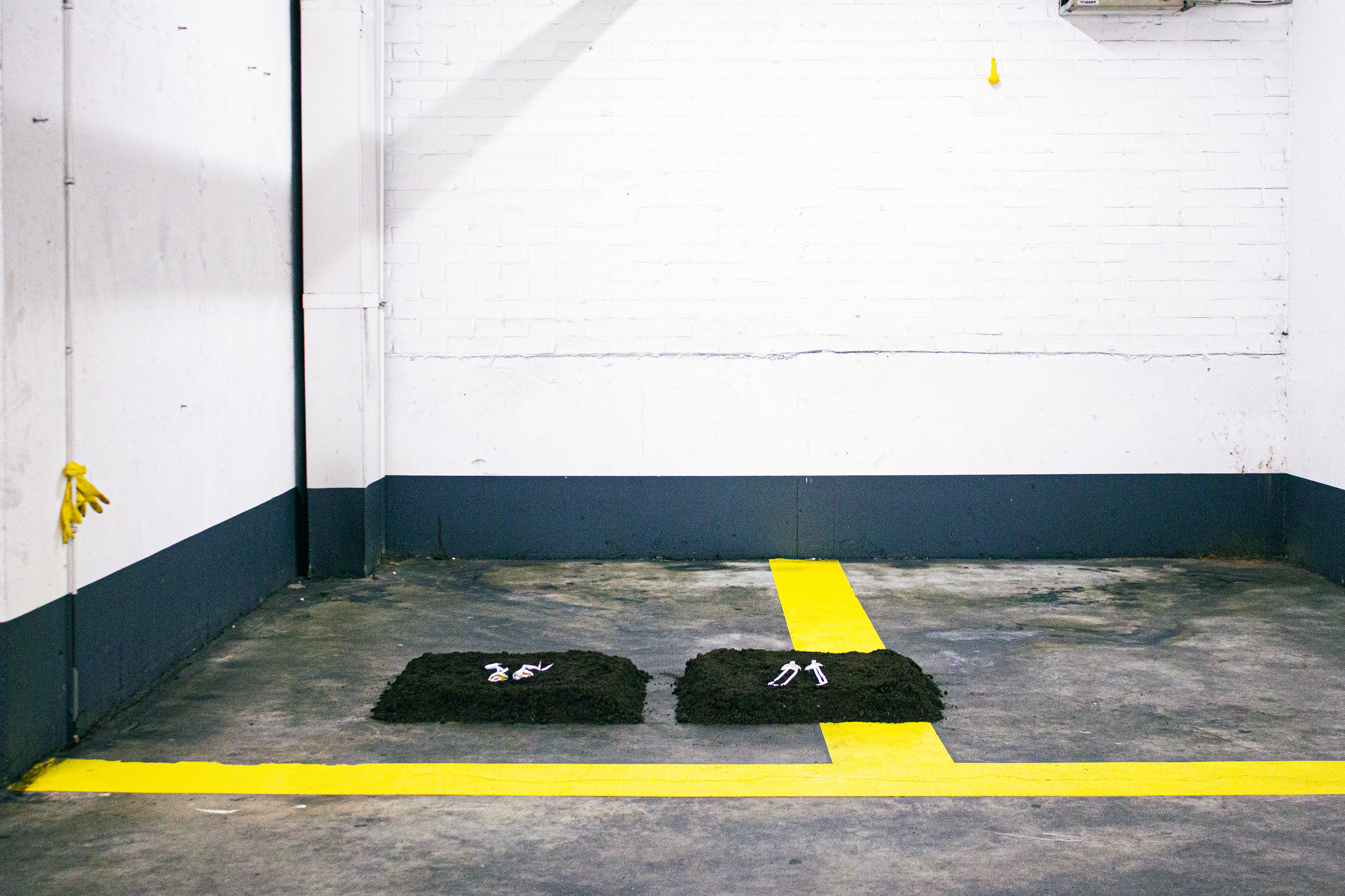 vandaag voel ik me geel . Parking Diamant . KASKA DKO , Ria Van Landeghem . Antwerp (B)