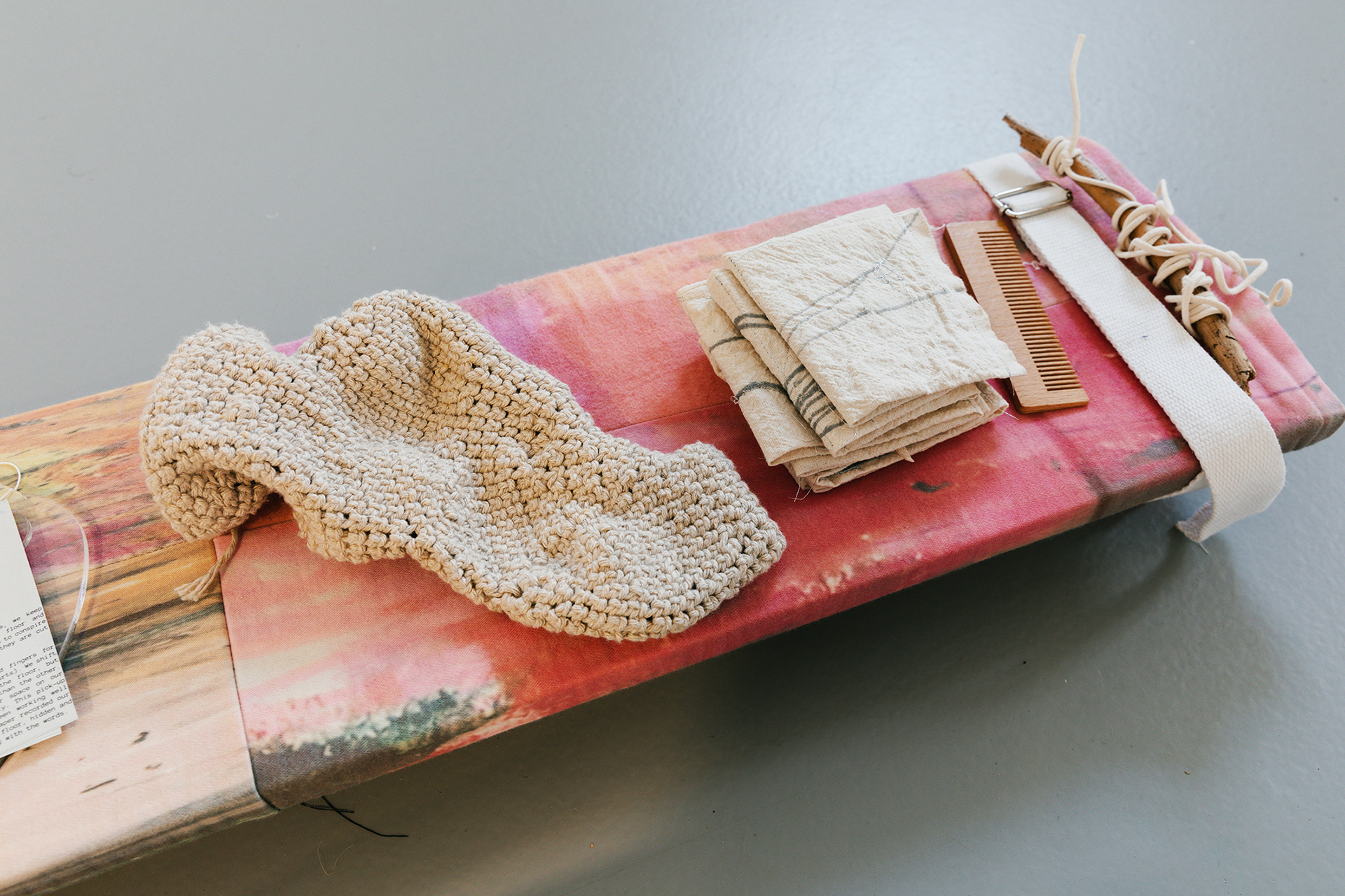 wat dragen we binnen ? . ( nameless publication —2 ) . invited by Falke Pisano . M HKA . Antwerp (B)