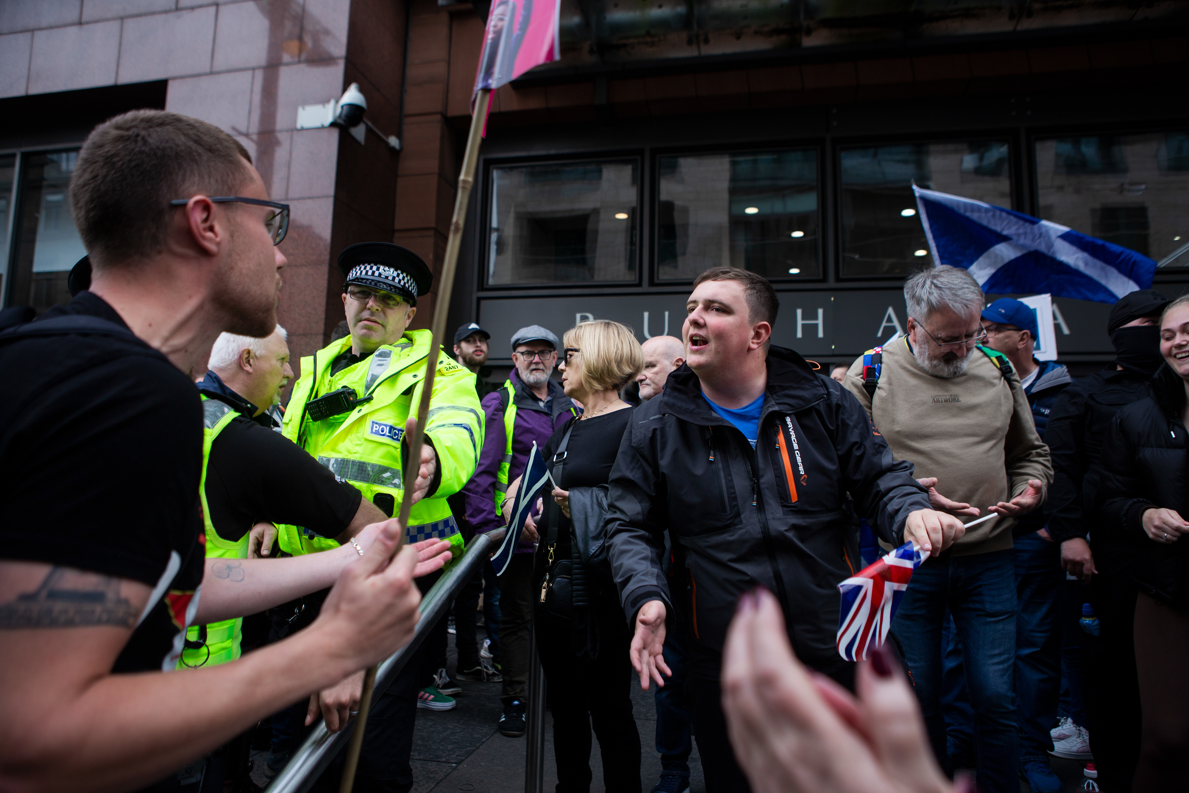 Demonstrators on either side of the Great British National Strike and the counter Stand up to Racism protest engage in a heated exchange while debating their ideological positions at the protest, Glasgow. (May'25)