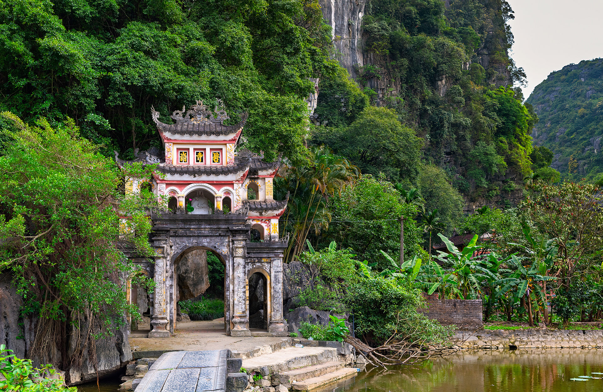 Bich Dong Pagoda in Tam Coc, Vietnam {050418_TamCoc_004}