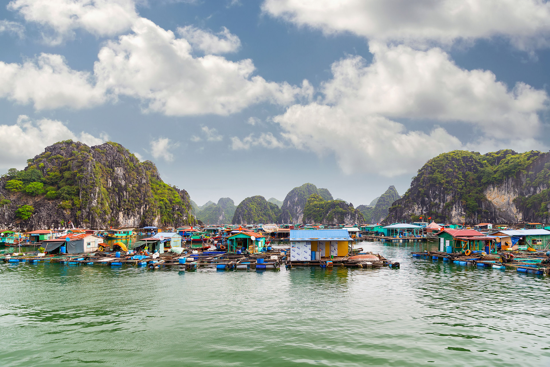 Floating fisherman's village in Ha Long Bay, Vietnam {051118_CatBa_011}