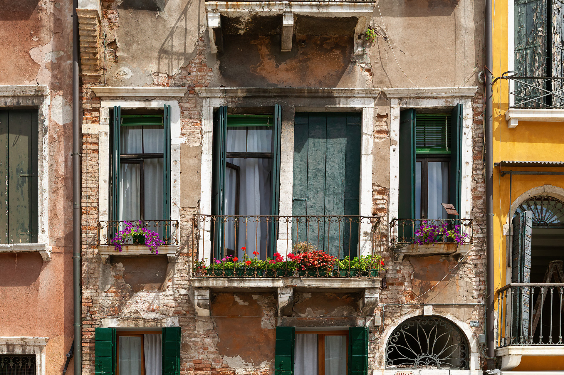 Balcony of a home in Venice, Italy {7BDS3412_Venice}