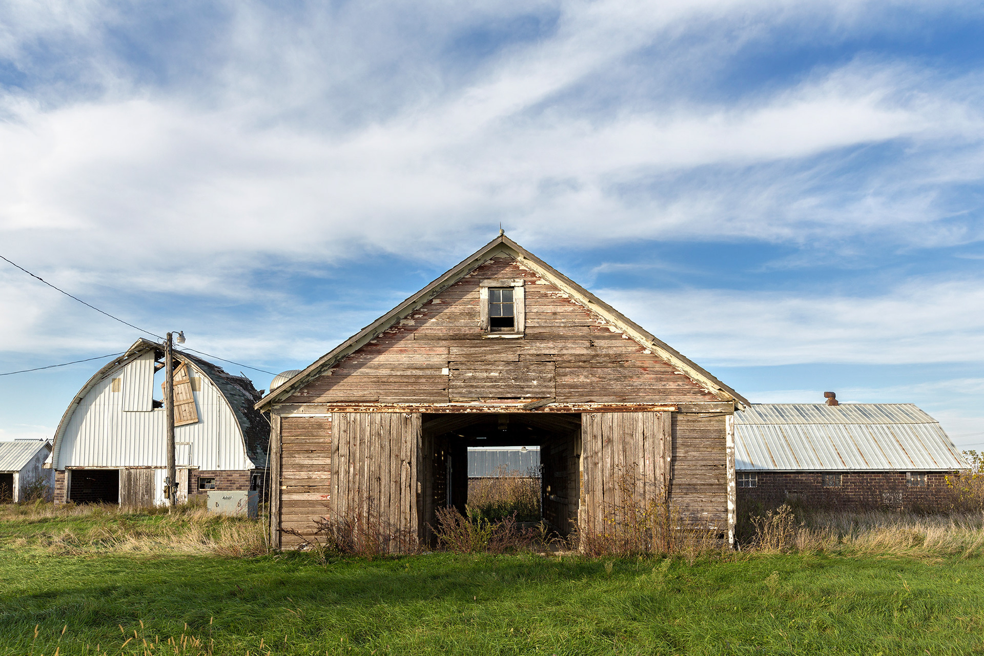 Group of country barns, Iowa {102017_Plagge_0968}