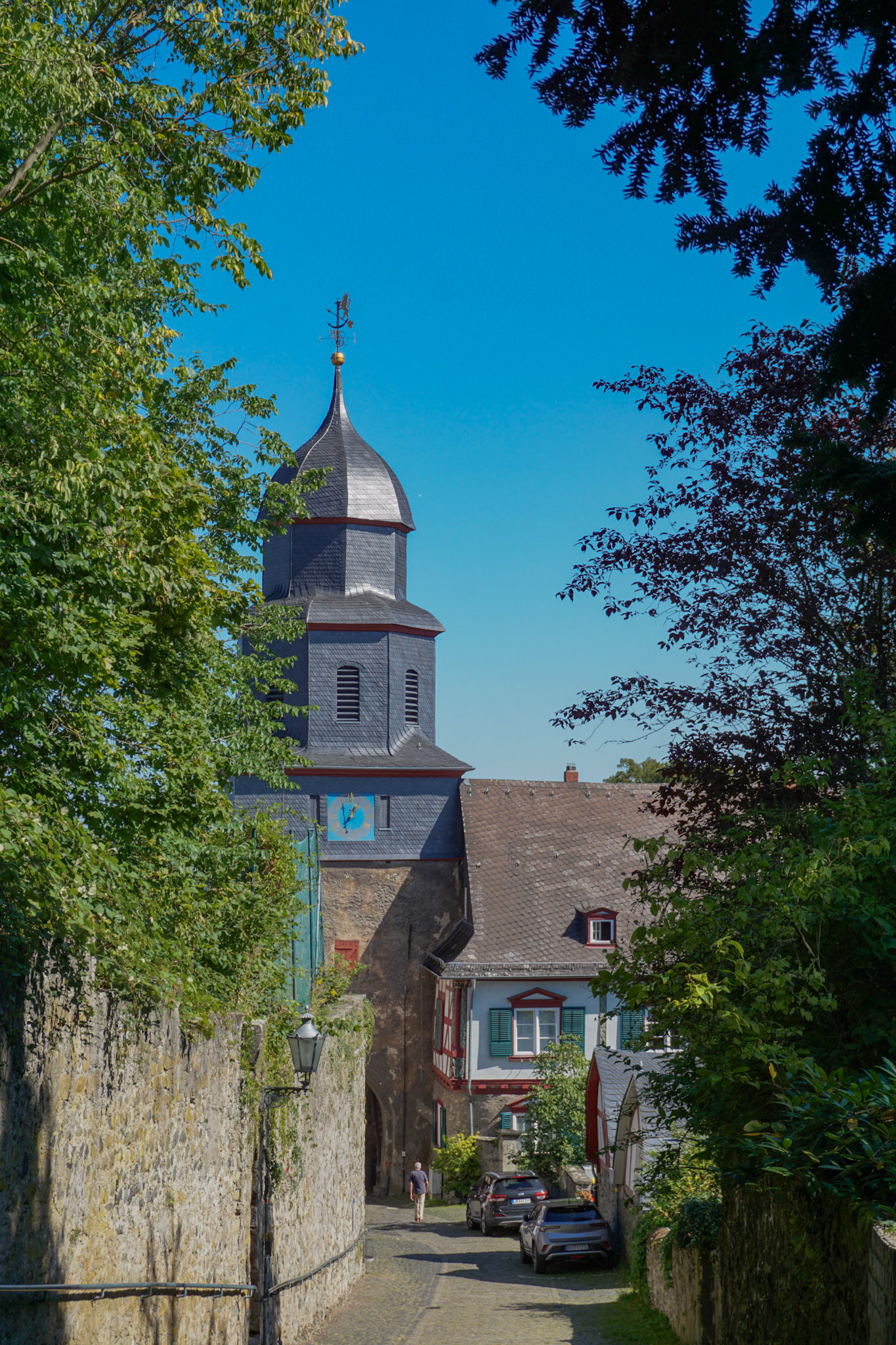 Kopfsteinpflaster führt zur Geschichte