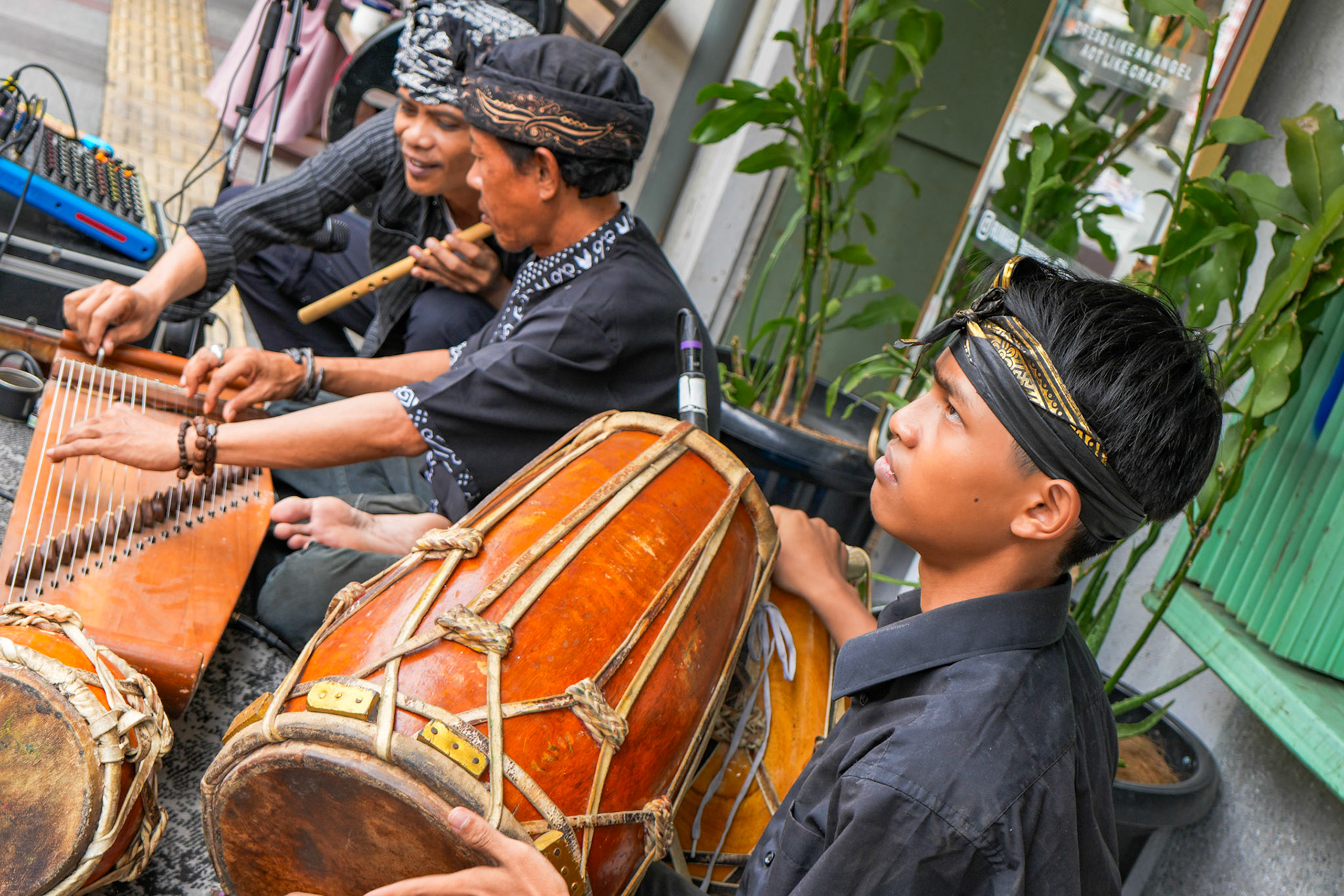 Der Klang der Trommel – Jungen in Harmonie mit der Tradition