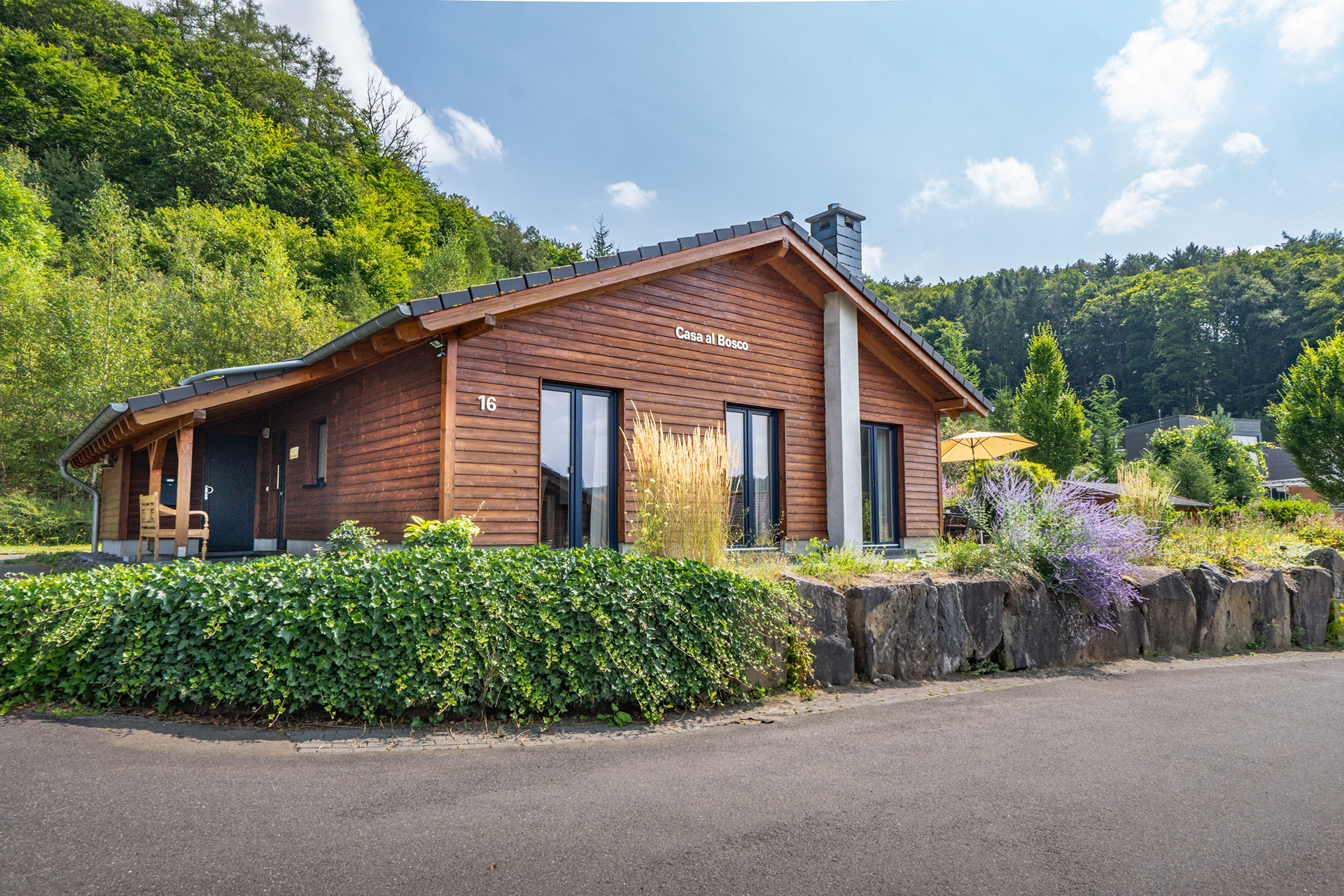 Ferienhaus mit natürlichem Charme – eingebettet in grüne Landschaft