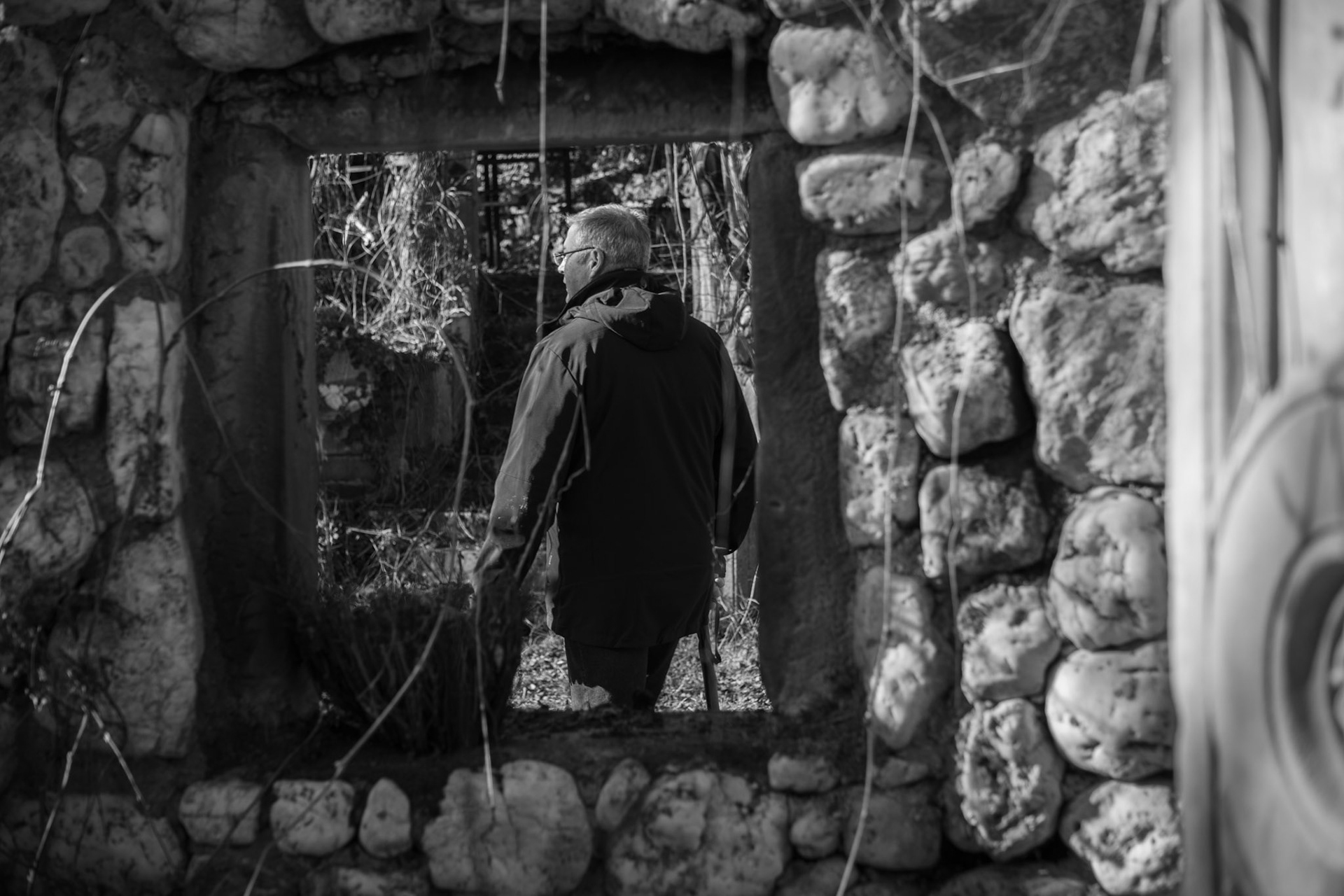 Dunkler Torbogen – der Eingang zur Vergessenheit