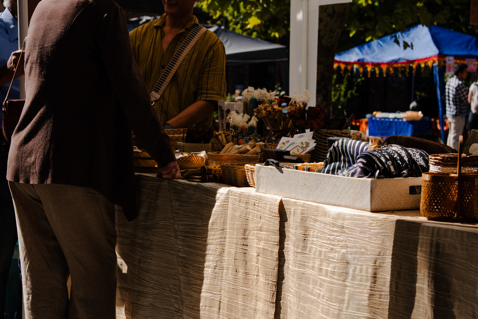 Gespräche, die verbinden – zwischen Marktständen und Menschen