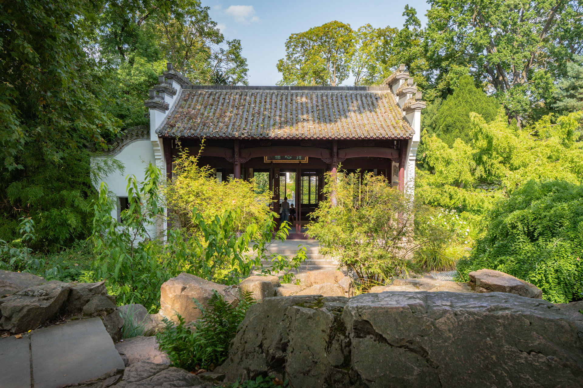 Traditioneller Zugang zur fernöstlichen Gartenwelt