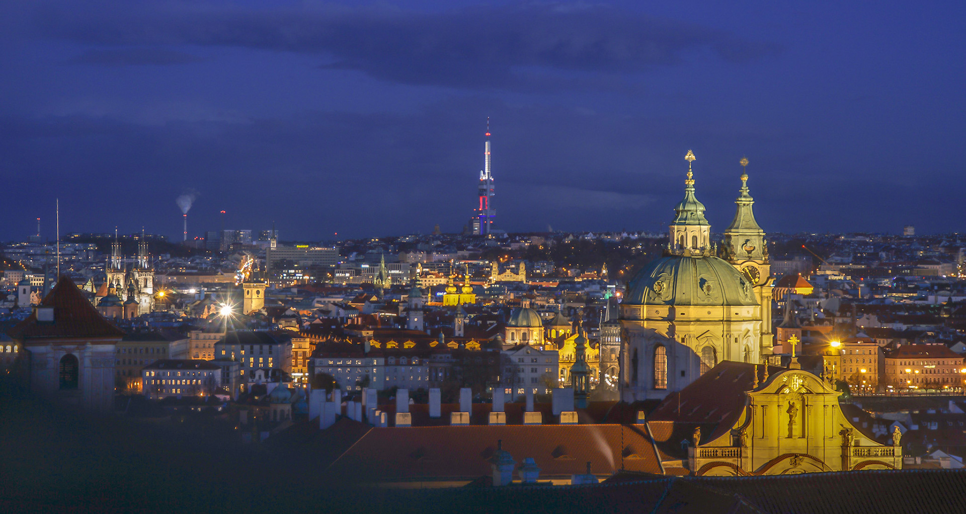 Blaue Stunde über der Stadt