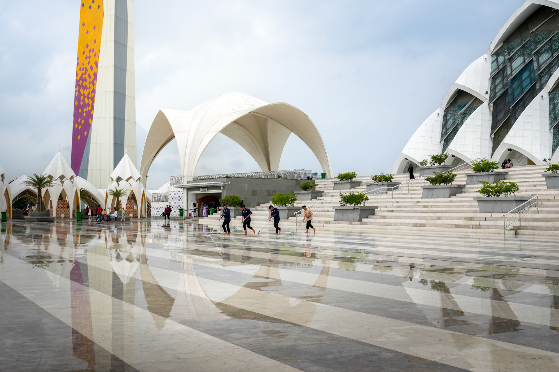 Zwischen Himmel und Spiegelbild – Gemeinschaft in Bewegung