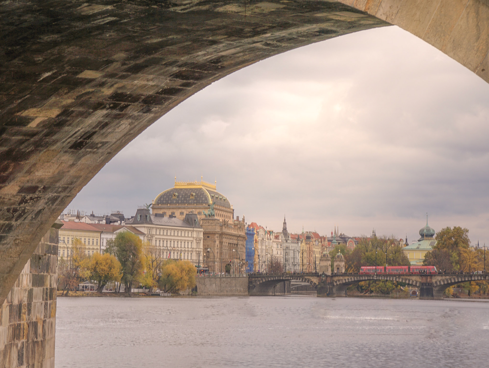 Brückenbogen & Lichtflut