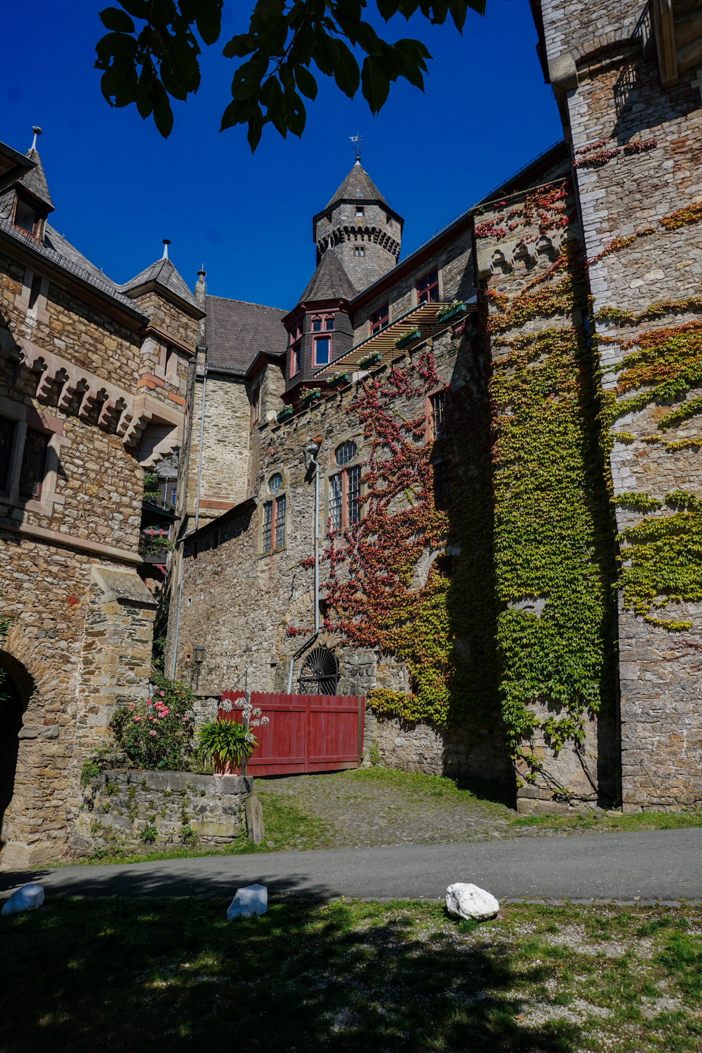 Mauern wie Zinnen – ein Ort der Ruhe und Geschichte