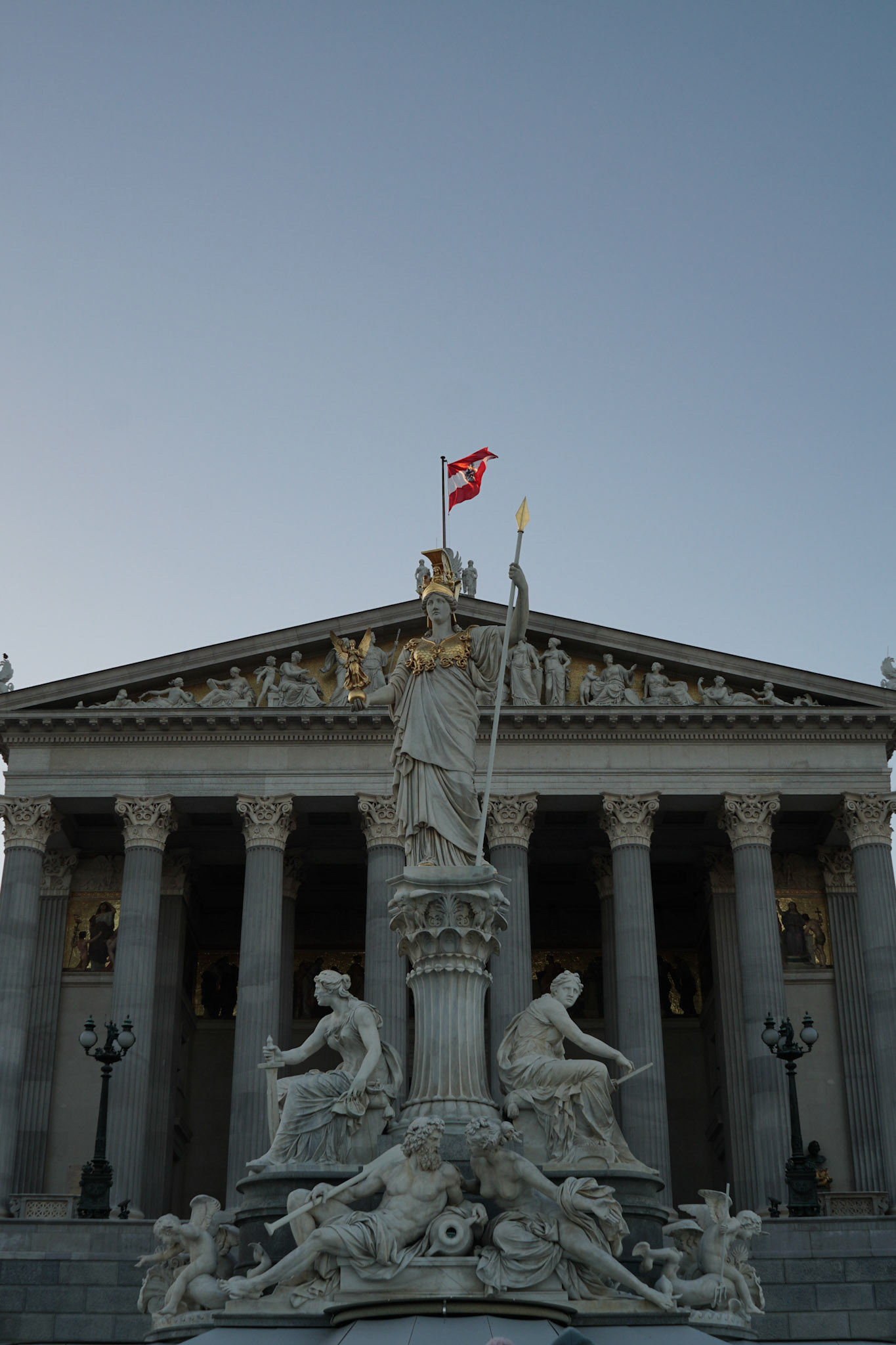 Demokratie im Zentrum alter Macht