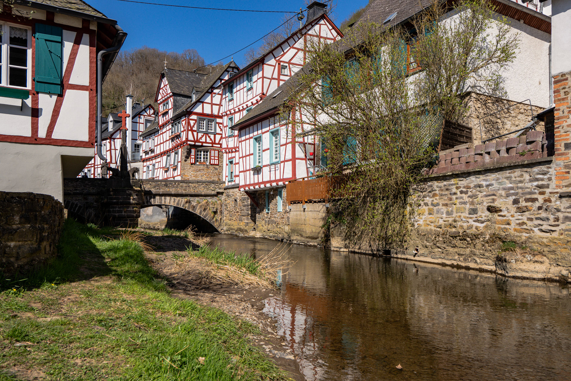 Ein Fachwerkhaus erzählt seine Geschichte direkt an der Wand