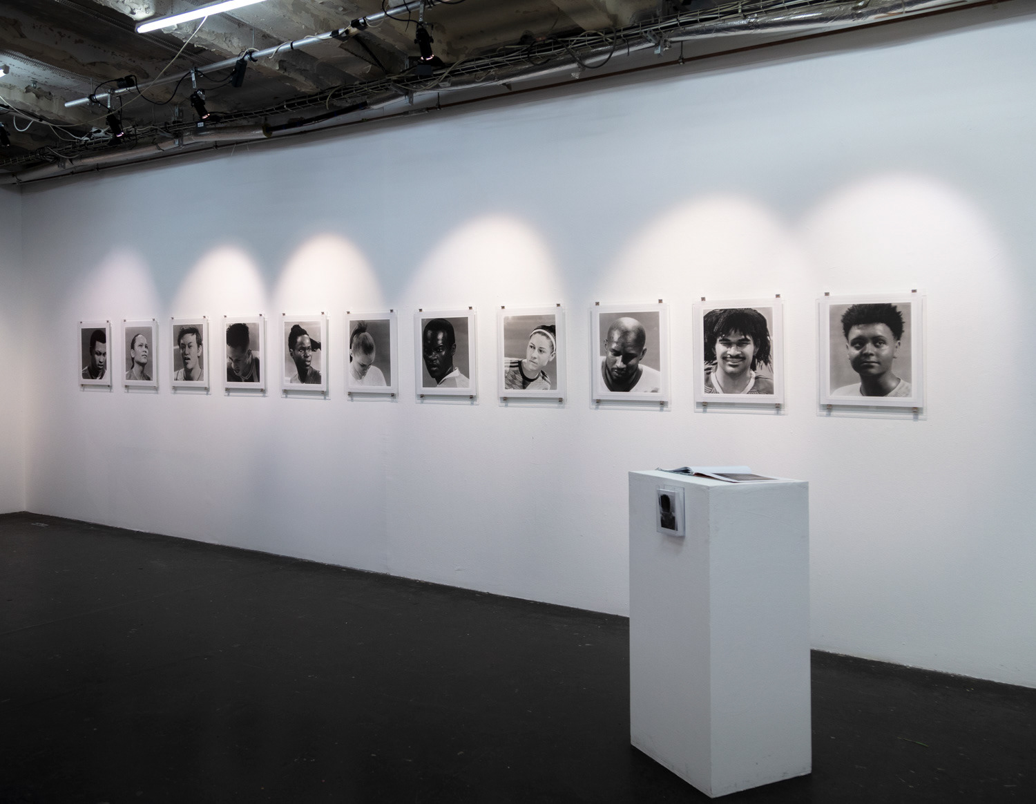 surfaces Ausstellung SECHZEHN I