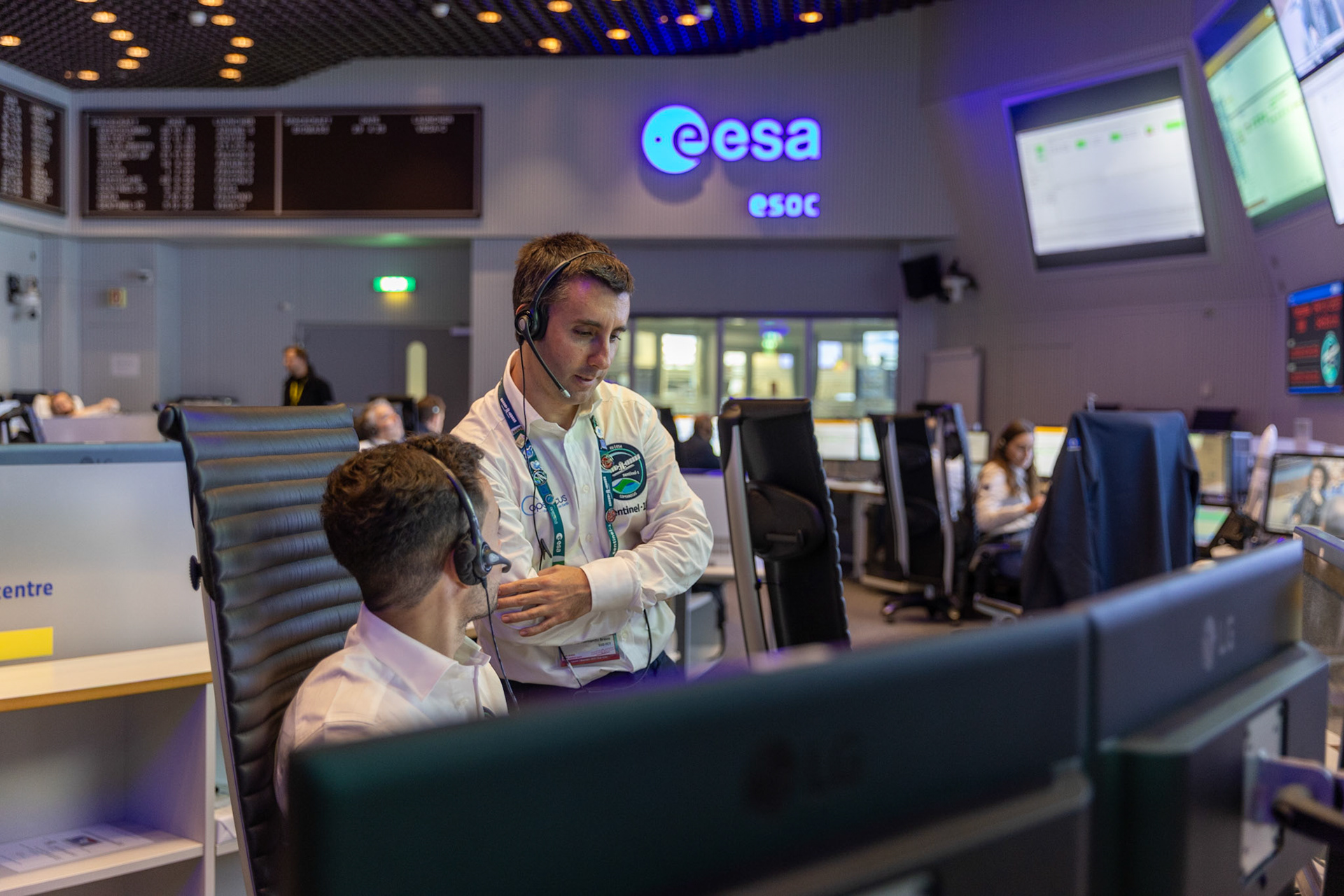 Employees of European Space Agency (ESA) work in the European Space Operations Centre (ESOC) prior to the launch of Sentinel-1D in Darmstadt, Germany, 04 November 2025. The satellite is part of the Copernicus programme, the European Union’s flagship Earth observation initiative providing data for environmental monitoring, climate change research and disaster response.