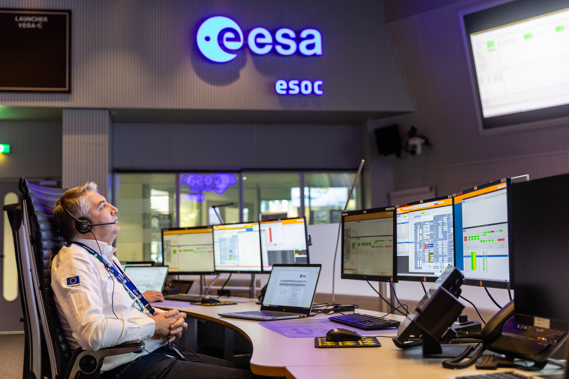 An employee of European Space Agency (ESA) works in the European Space Operations Centre (ESOC) prior to the launch of Sentinel-1D in Darmstadt, Germany, 04 November 2025. The satellite is part of the Copernicus programme, the European Union’s flagship Earth observation initiative providing data for environmental monitoring, climate change research and disaster response.