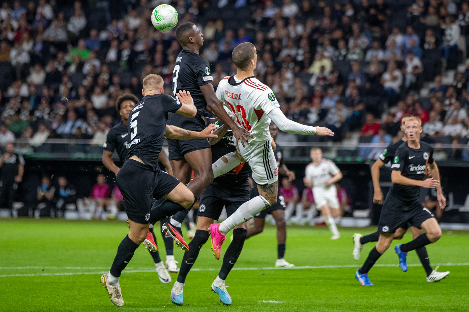 Willian Pacho of Eintracht (C)