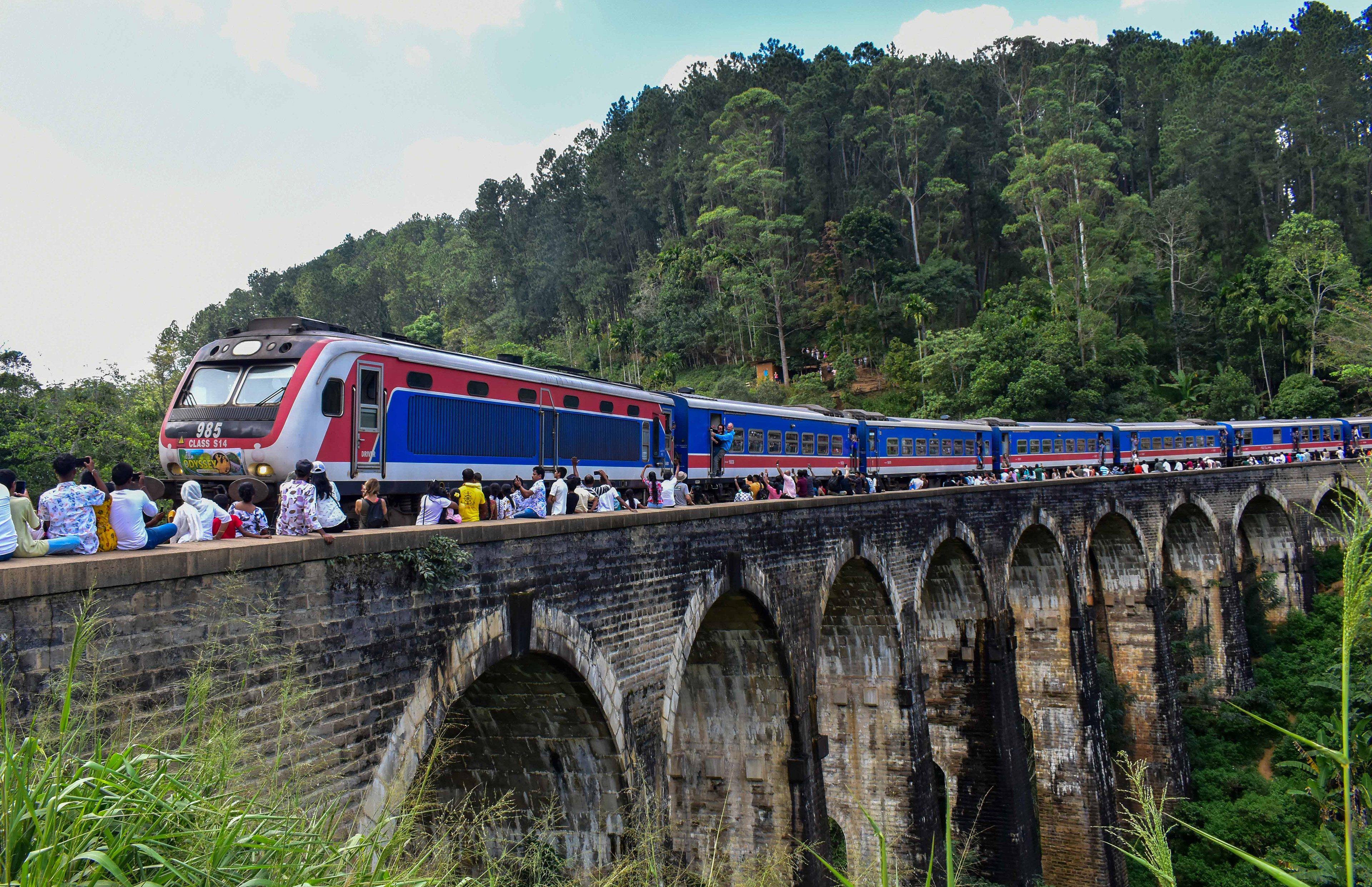 The train from Ella to Demadara stopped so passengers could get off for photos