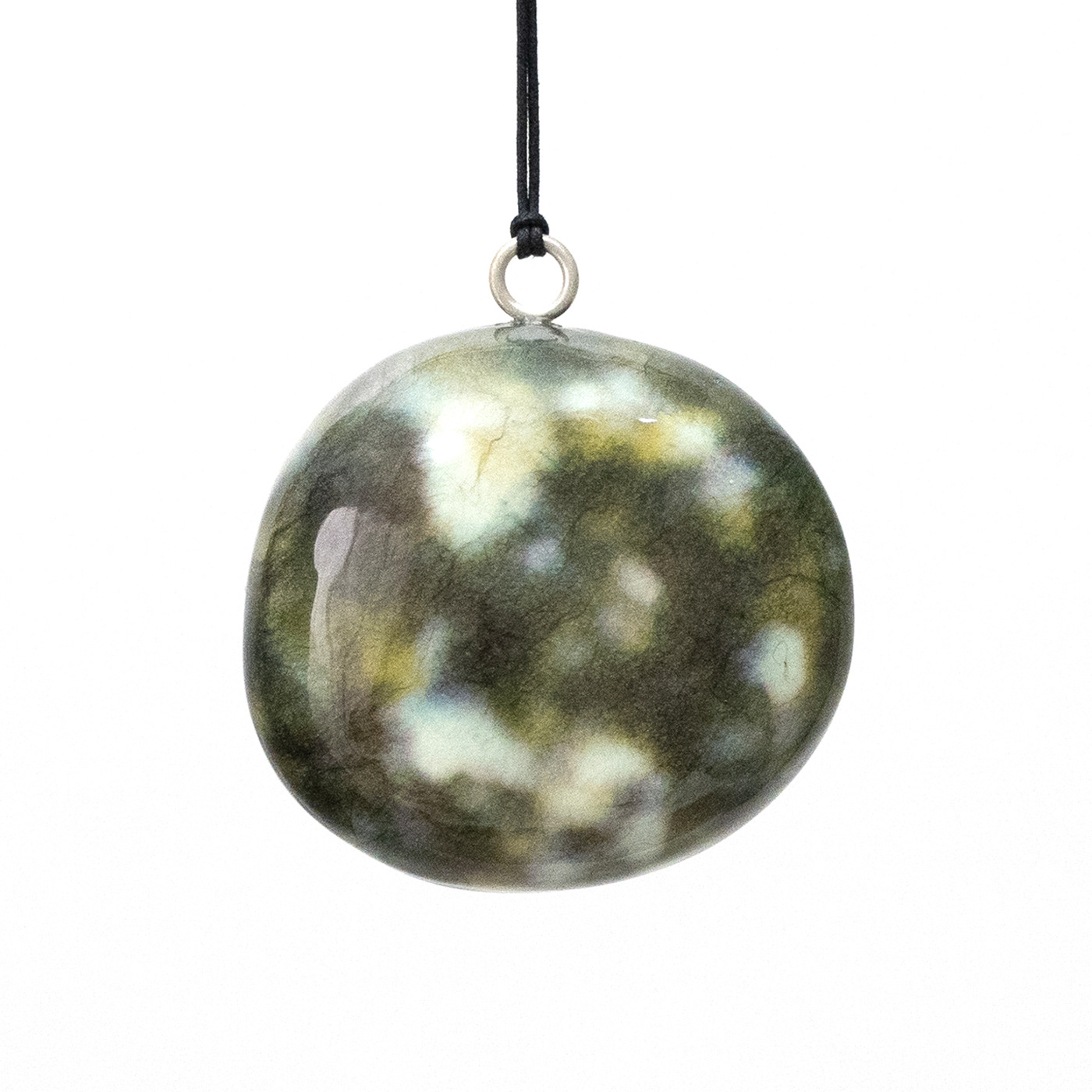 Kazutaka Shioi/SHA-KO-SEKI: light reflecting stone SKSP-001/80x70x40mm/2021/ Ink-jet printing on wash paper, Stone powder clay, Silver, Urethane paint, Epoxy resin, Polyester string