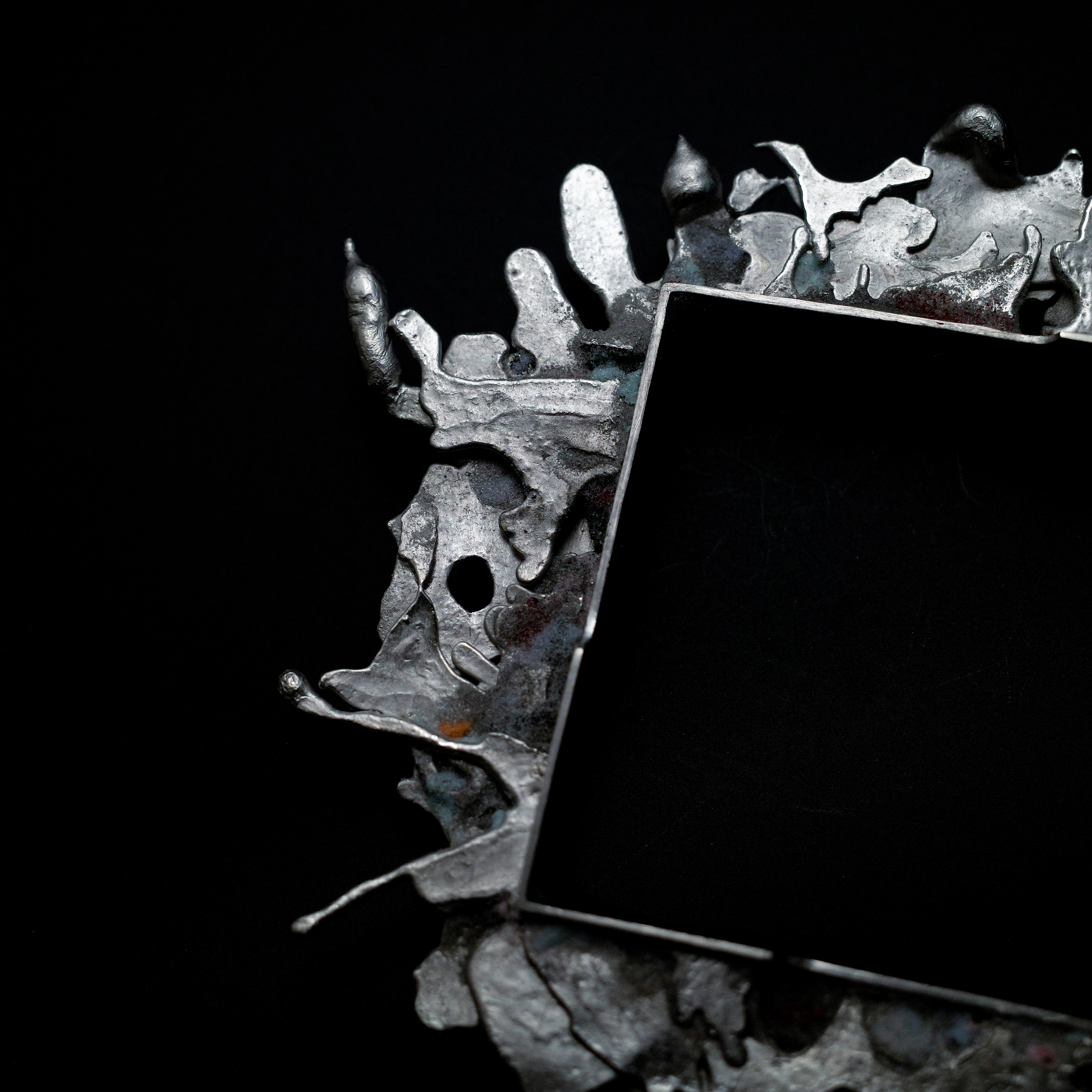 Nan Jin/freedom/60x90x10mm/2020/950silver, rhodium coating, natural mineral pigments, stainless wire