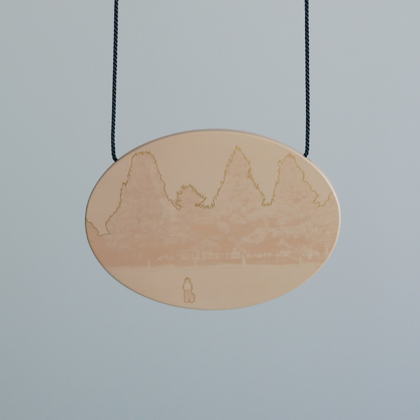 Misato Seki/「fade - 20201210」/50x70x5mm/2021/Japanese lacquer (Urushi), wood, Japanese paper, pigment, gold, aluminum, silk cord/Photographer: Daisuke Kato