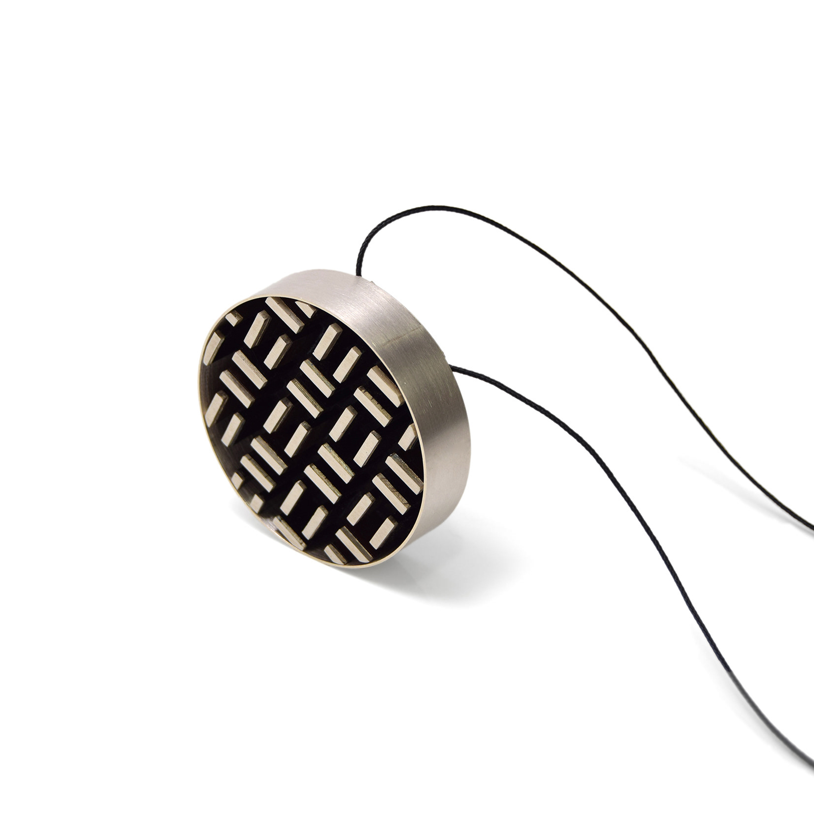 Yoshiki Yamada/anechoic/65x65x20mm/2021/ebony, silver950/Photographer: Artist