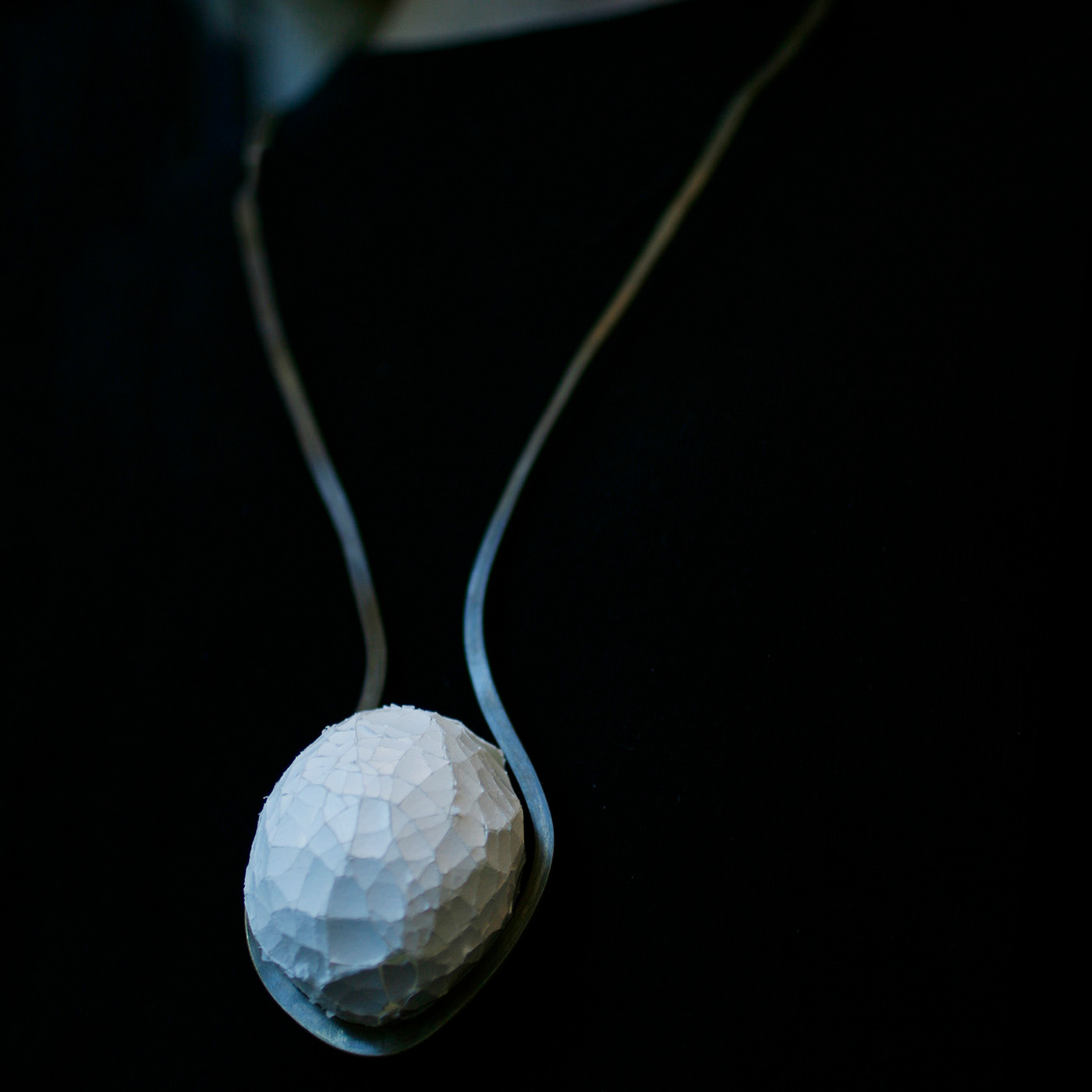 Koda Ayano/Inside out/380x170mm/2021/Eggshell, Brass/Photographer: Qiran Xu