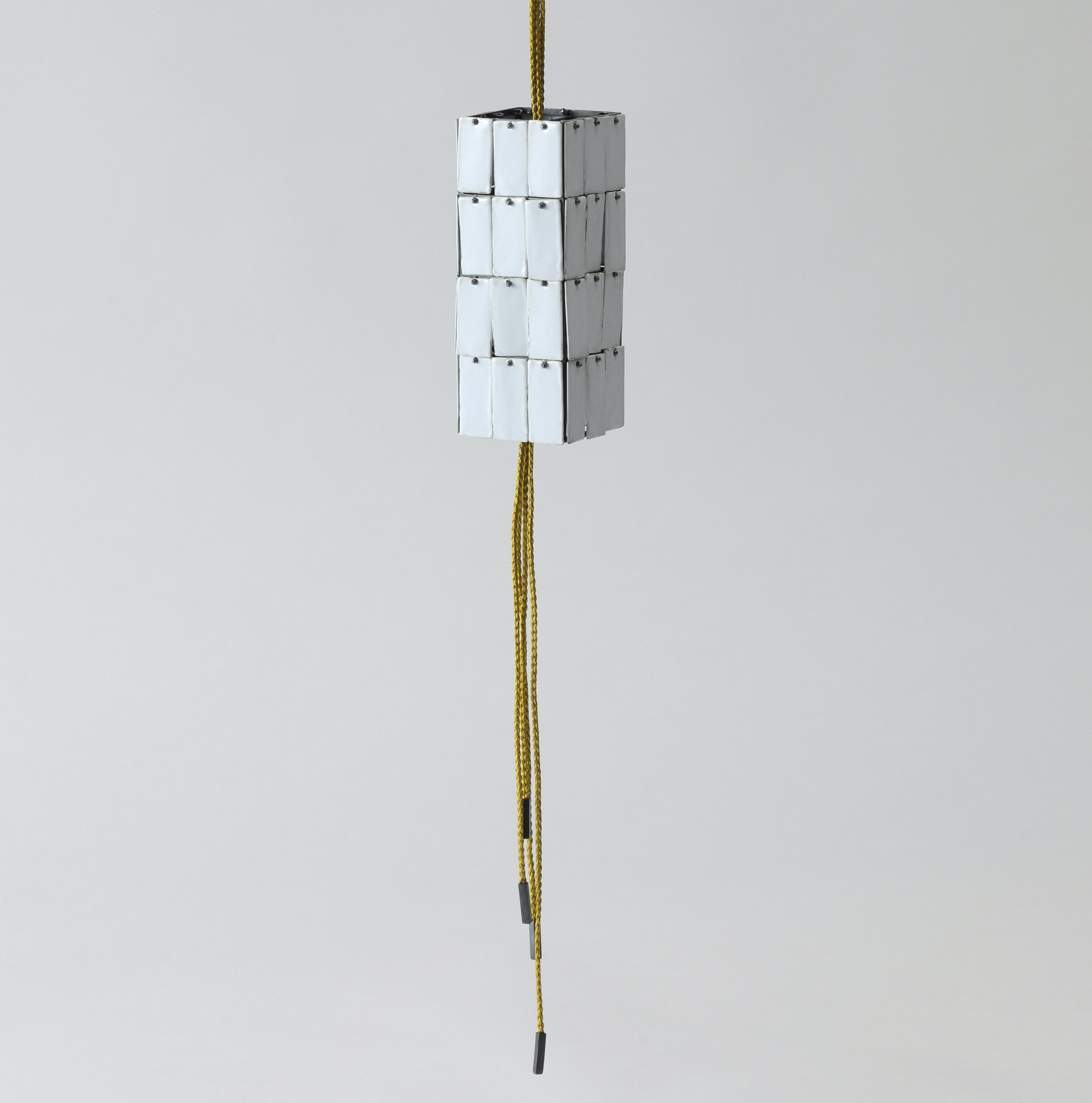 Mariko Sumioka/White wall/30x250x30mm/2021/Industrial enamel, copper, oxidized silver, silk cord/Photographer: Yosuke Otomo