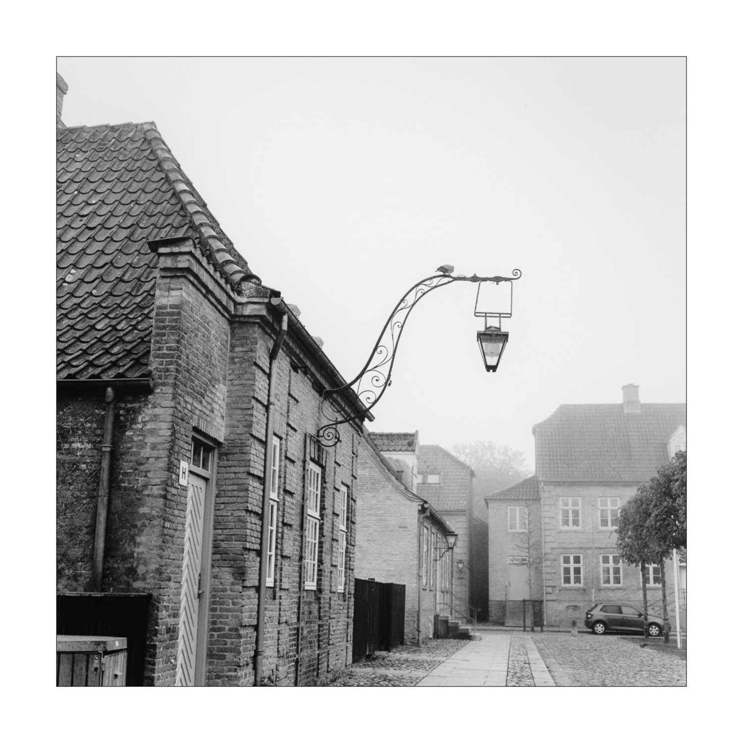 Hasselblad 500 c/mPlanar 80mm f/2.8Ilford HP5 @320PMKPrintIlford RC IV PearlIlford Multigrade developer