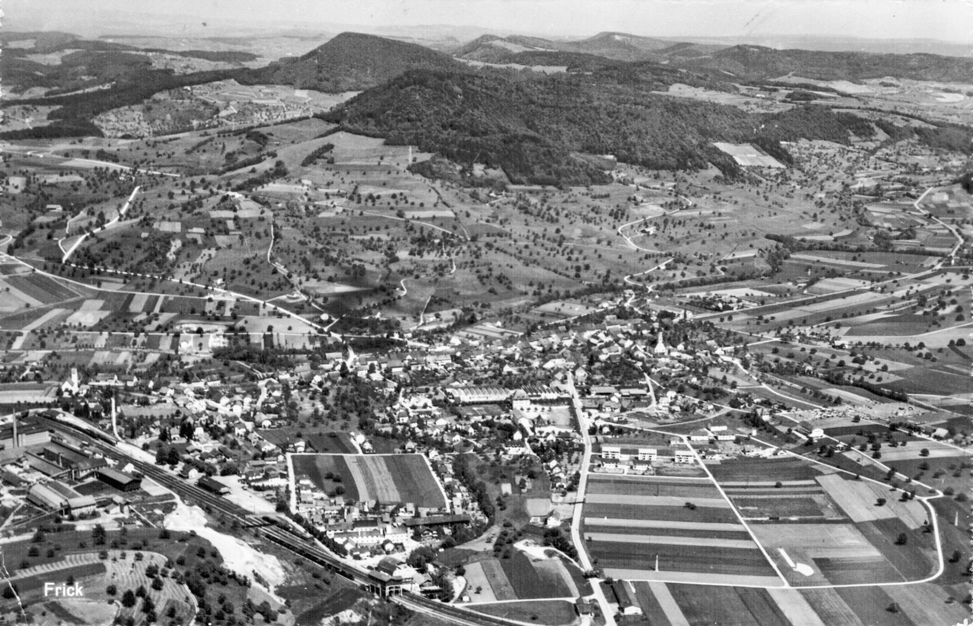 1957 Dorfansicht aus der Luft