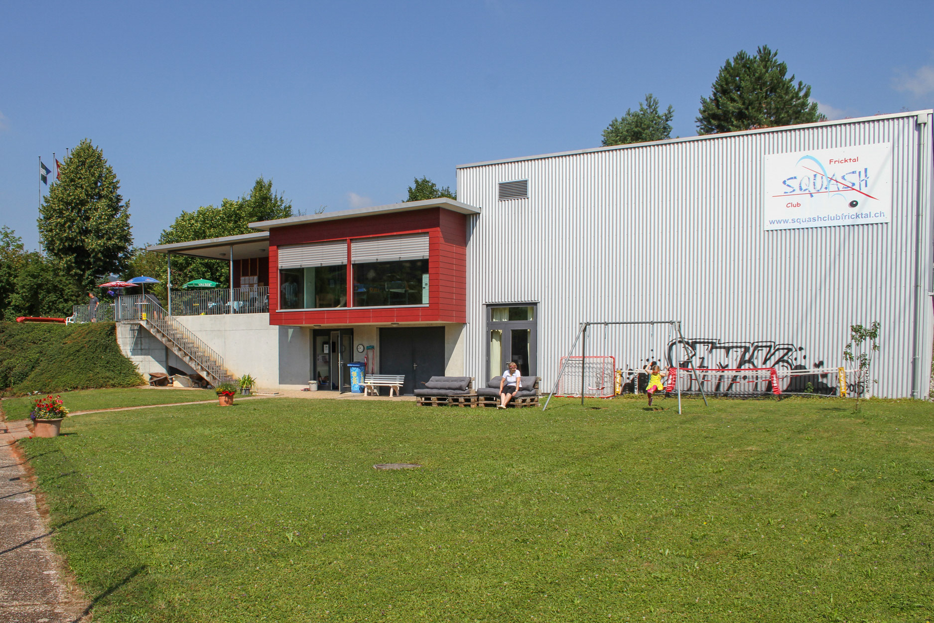 Tennis Clubhaus und Squashhalle