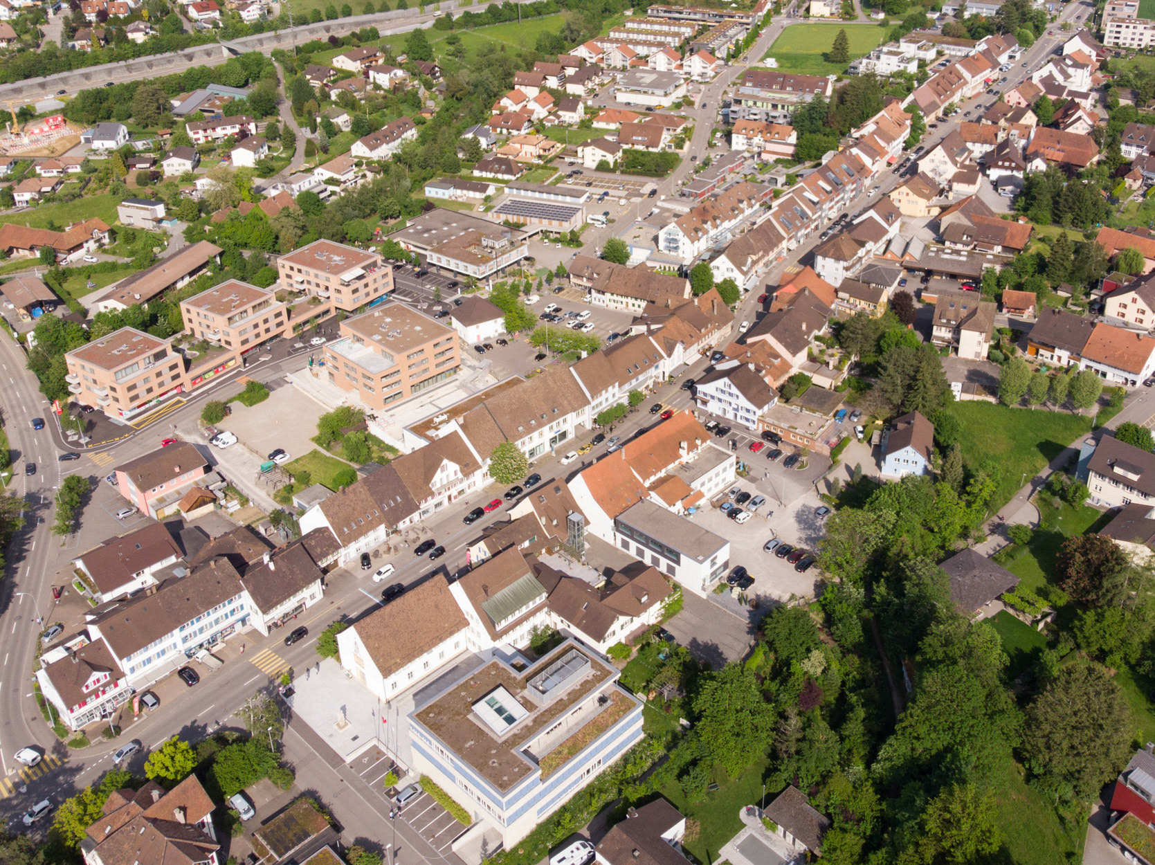 Strassendorf mit Drohne