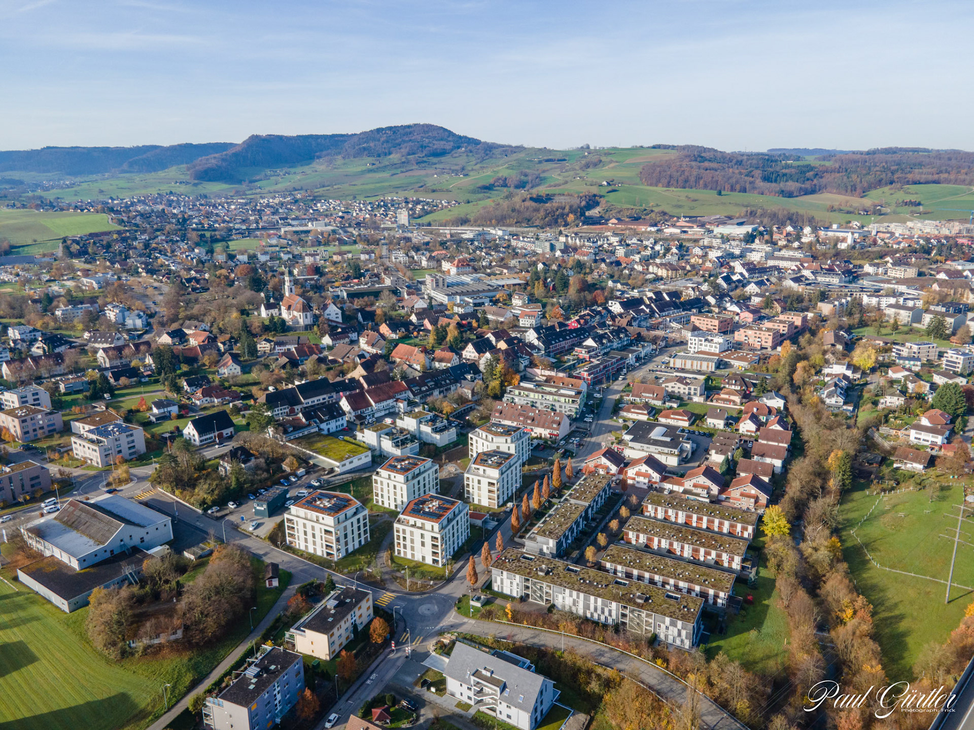 Dorfansicht Herbst mit Drohne