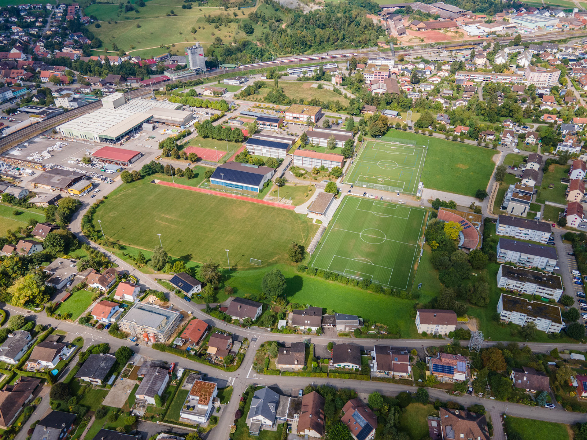 Ebnet - Sportplatz und Schule
