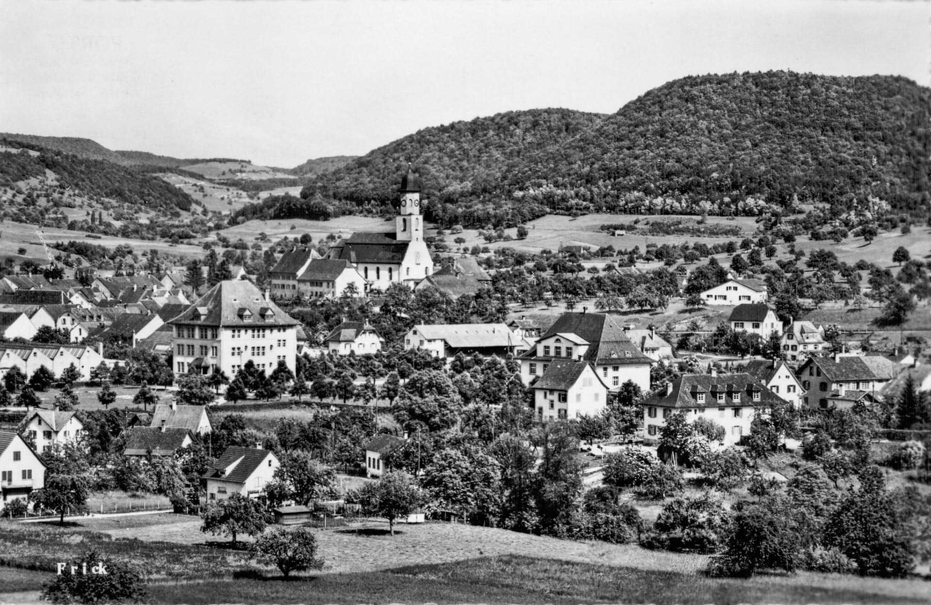 1950 Dorfansicht mit Schule und kath. Kirche
