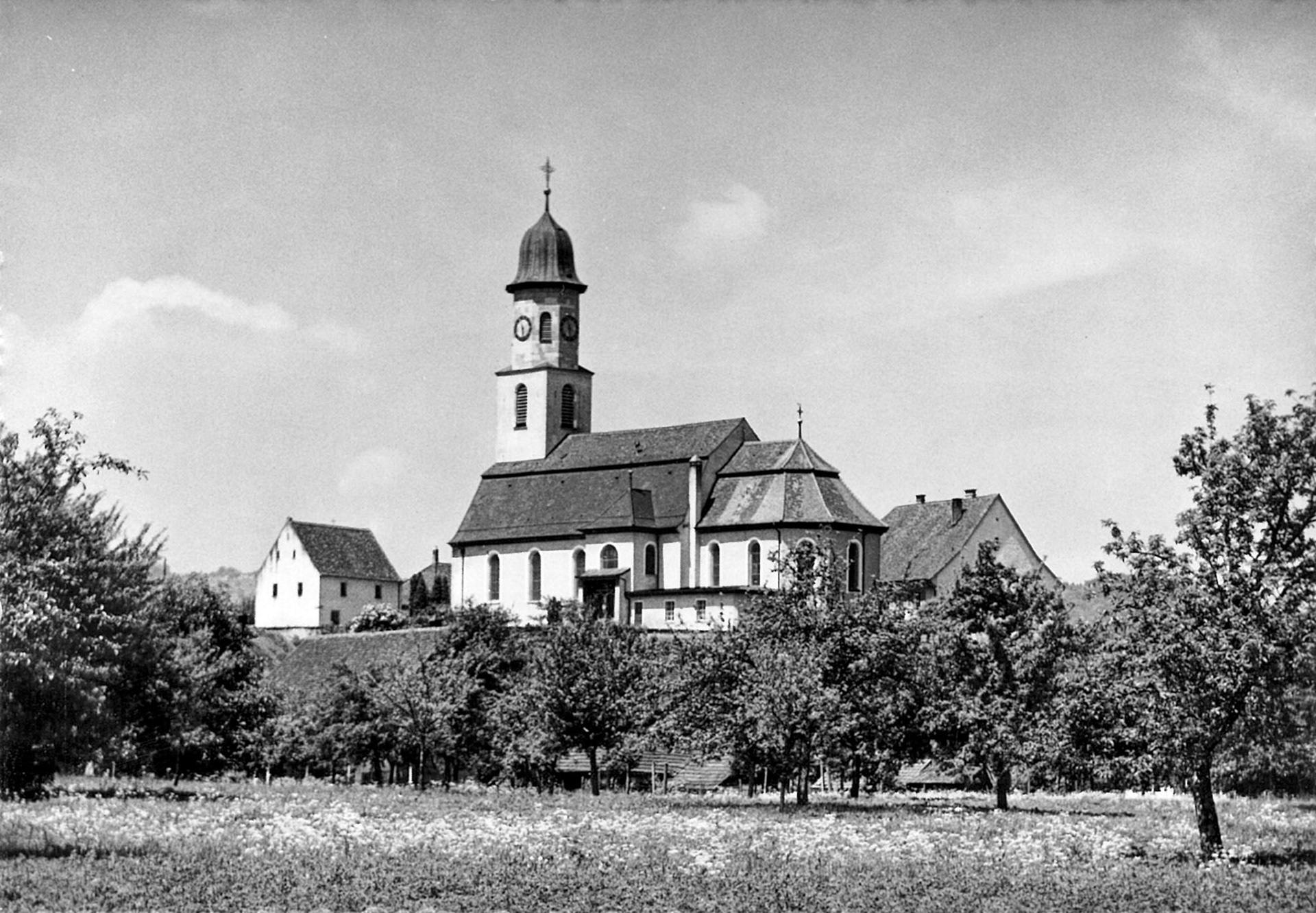 1966 kath. Kirche vom Hinterdorf