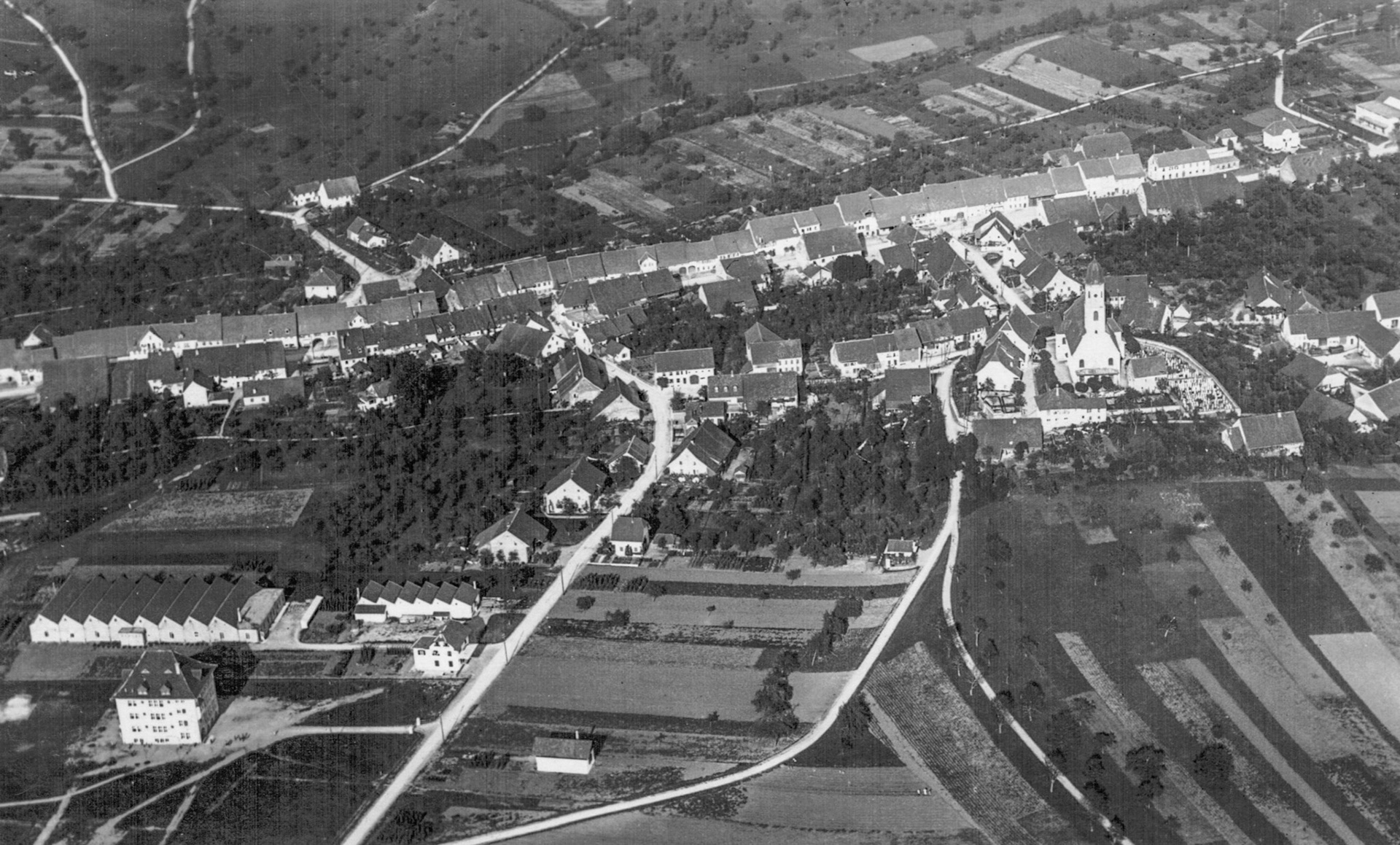1925 Flugaufnahme Strassendorf