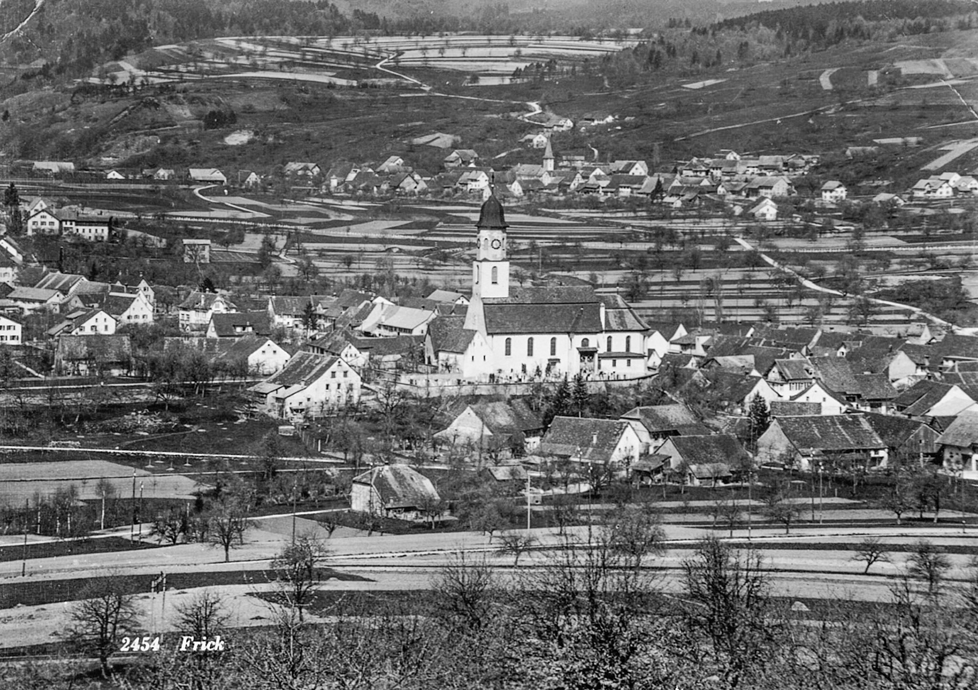 Hinterdorf 1932 mit kath. Kirche