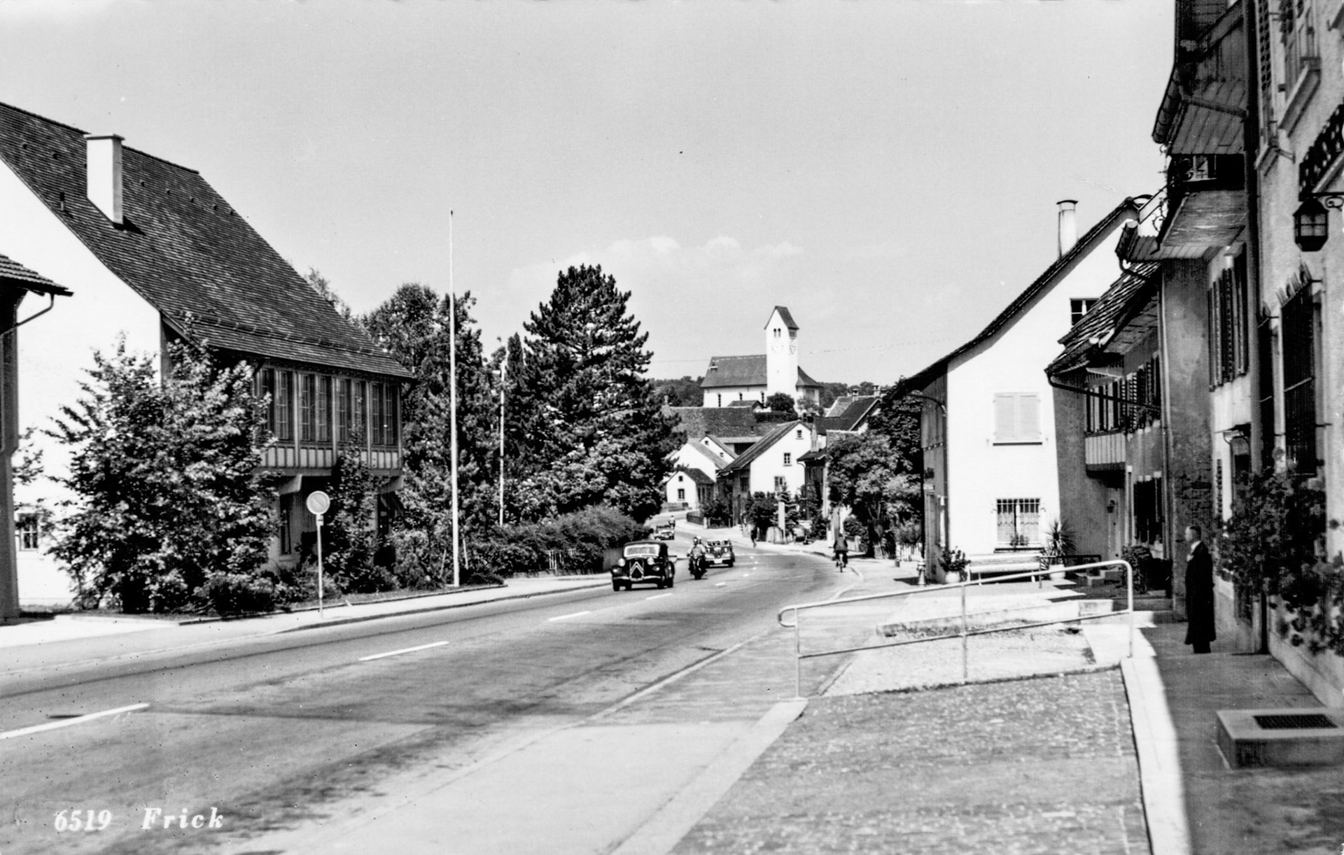 1956 Unterdorf mit Gemeindehaus und ref. Kirche