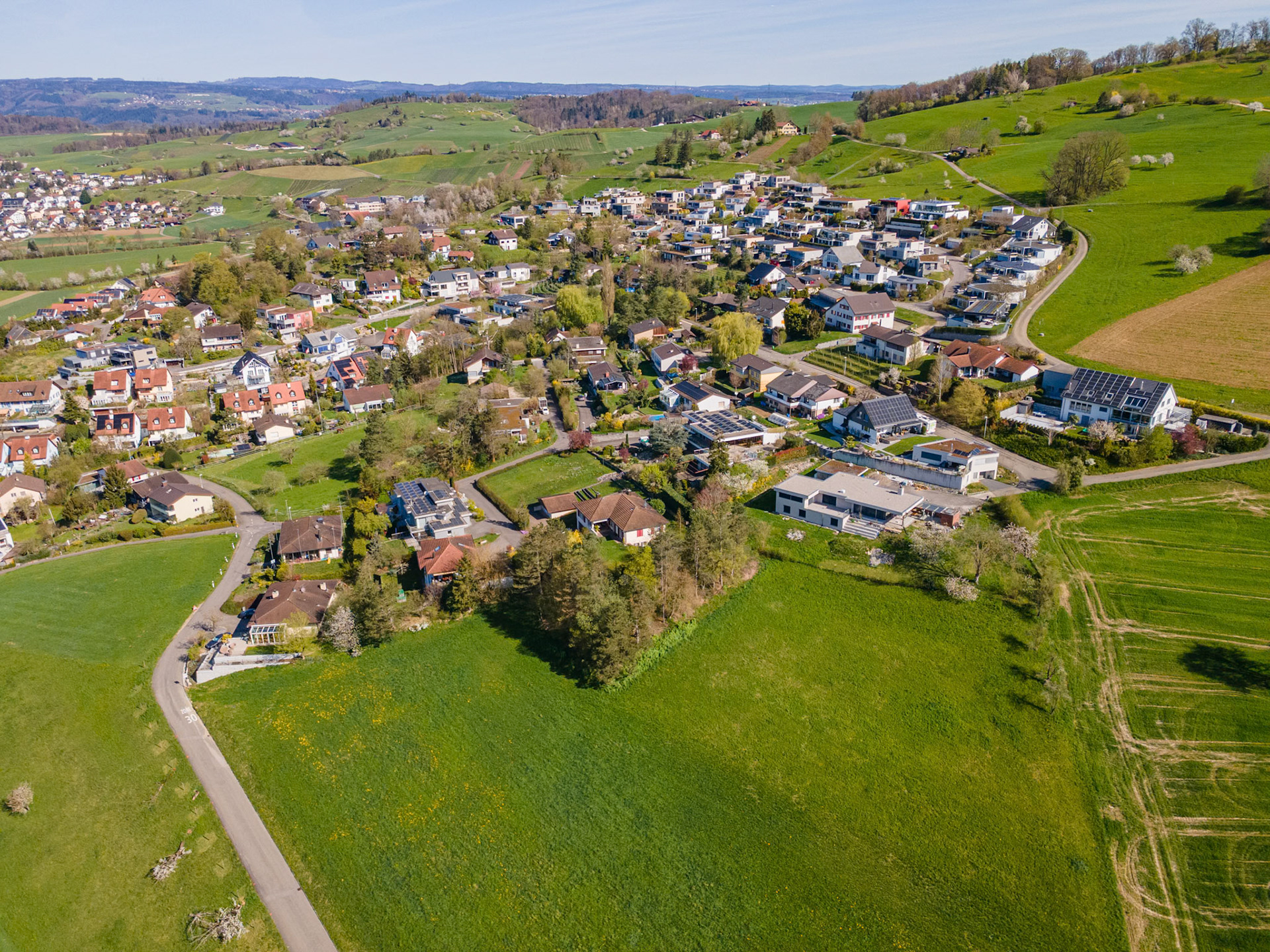 Dorfansicht mit Drohne