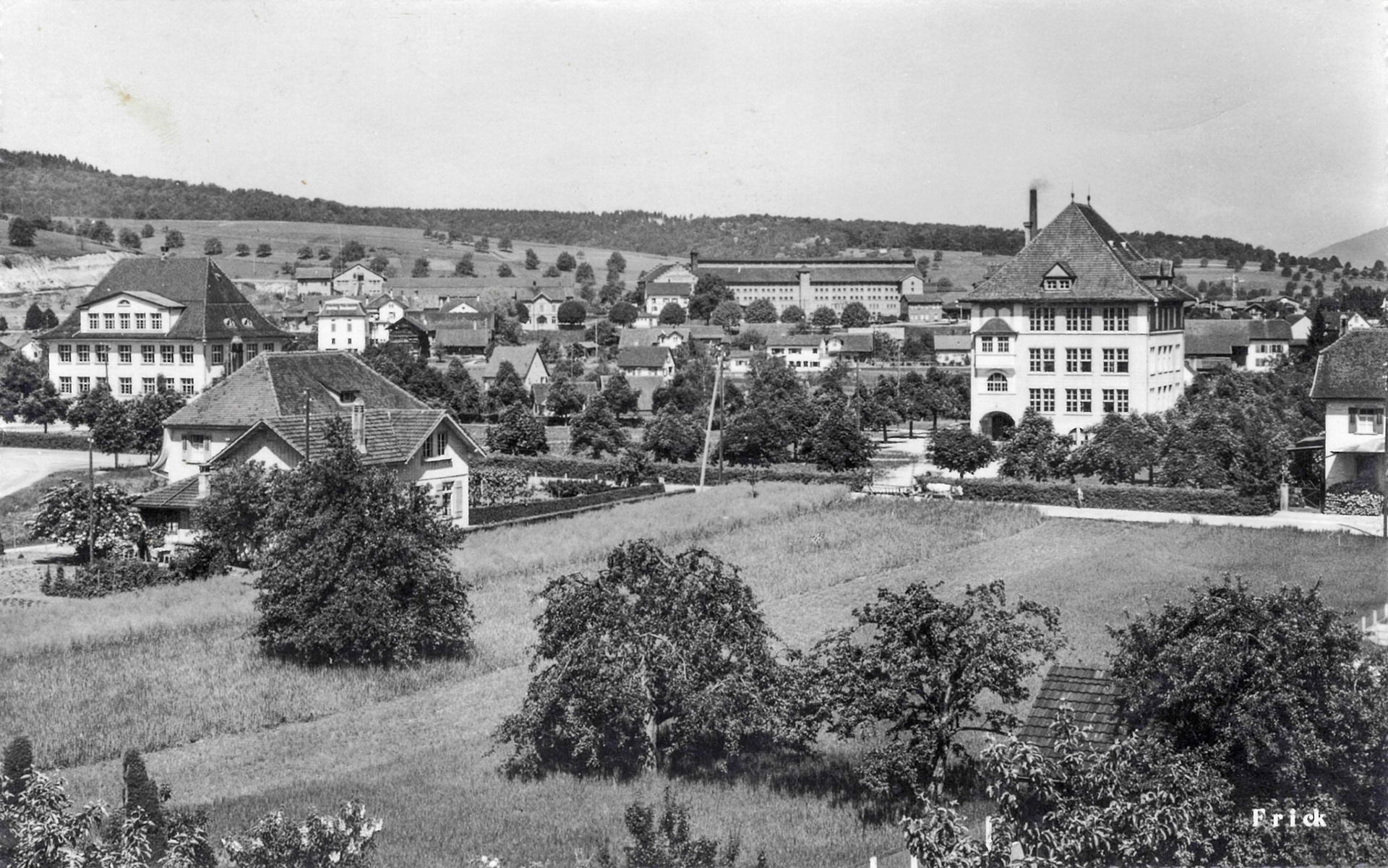 1943 Schulhäuser Dorf