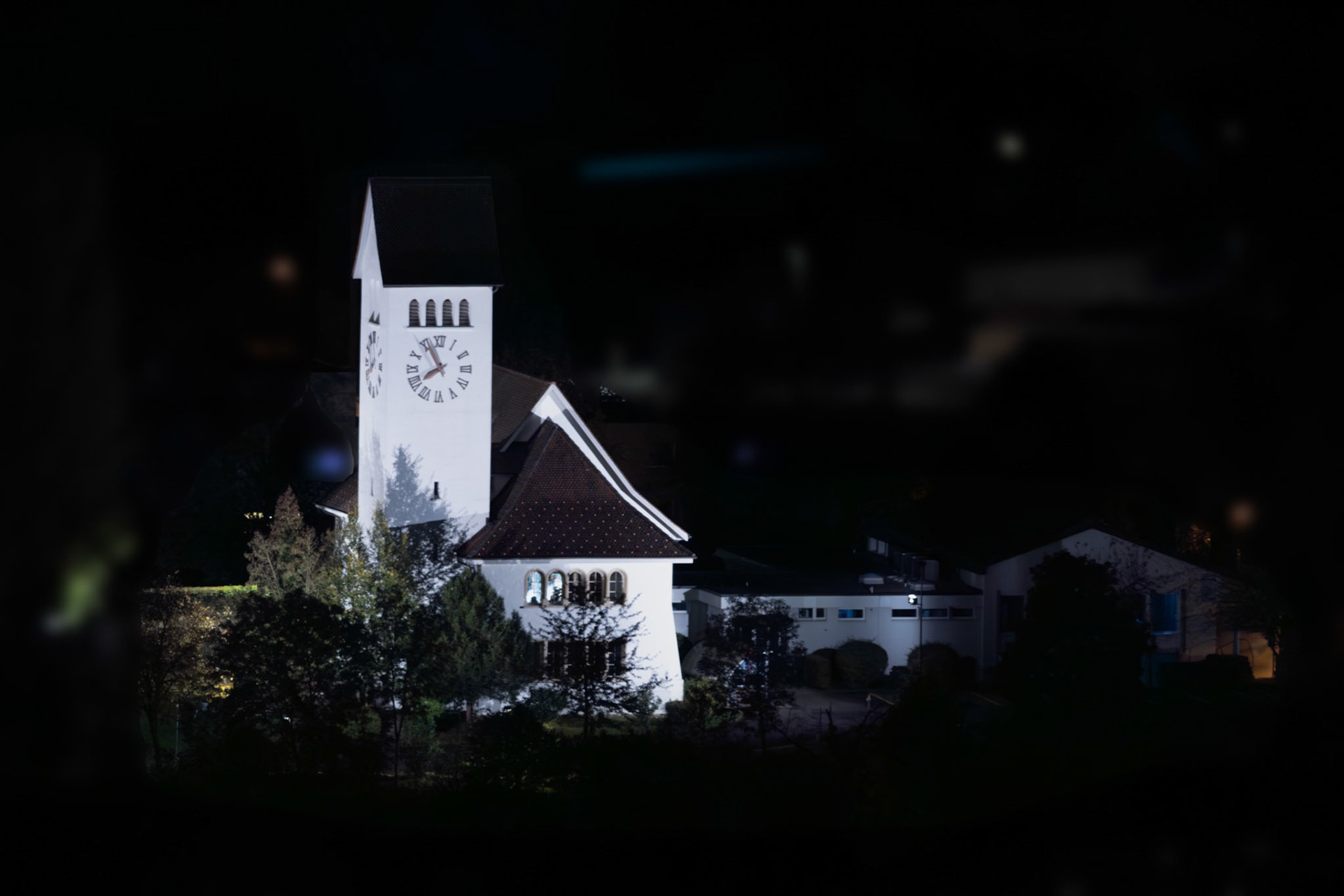 ref. Kirche bei Nacht
