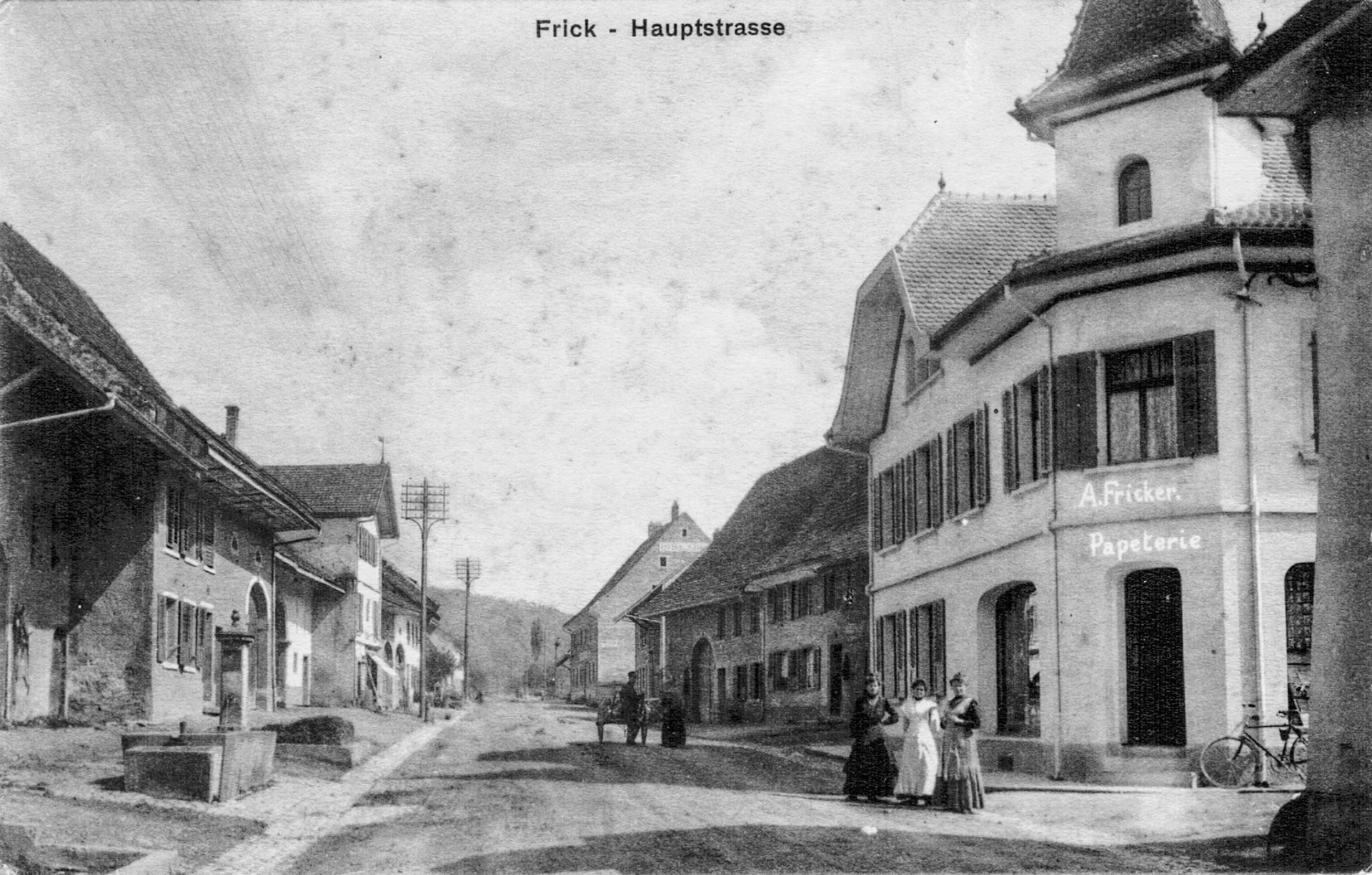 1914 Schulhaus und kath. Kirche