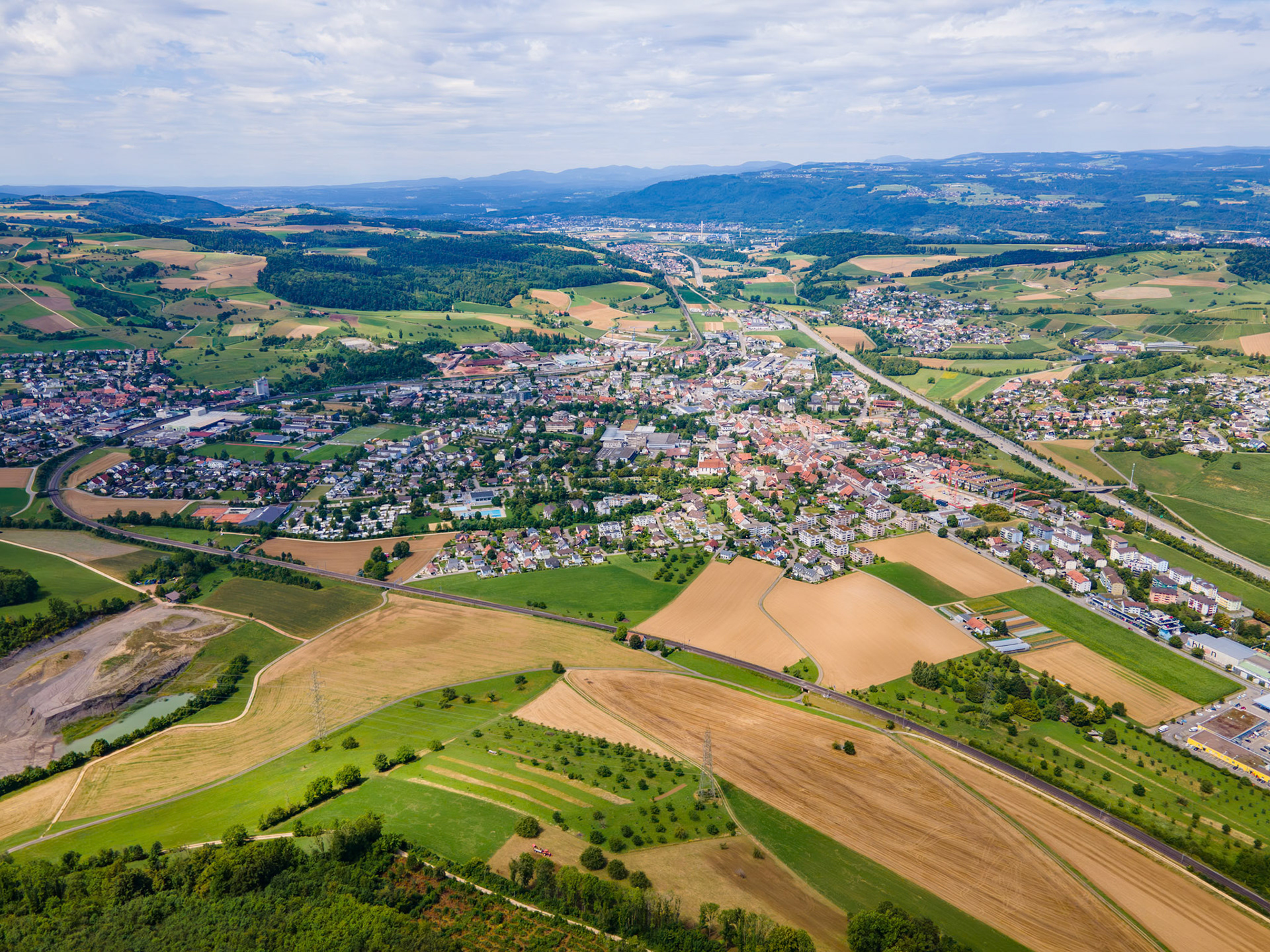Dorfansicht mit Drohne
