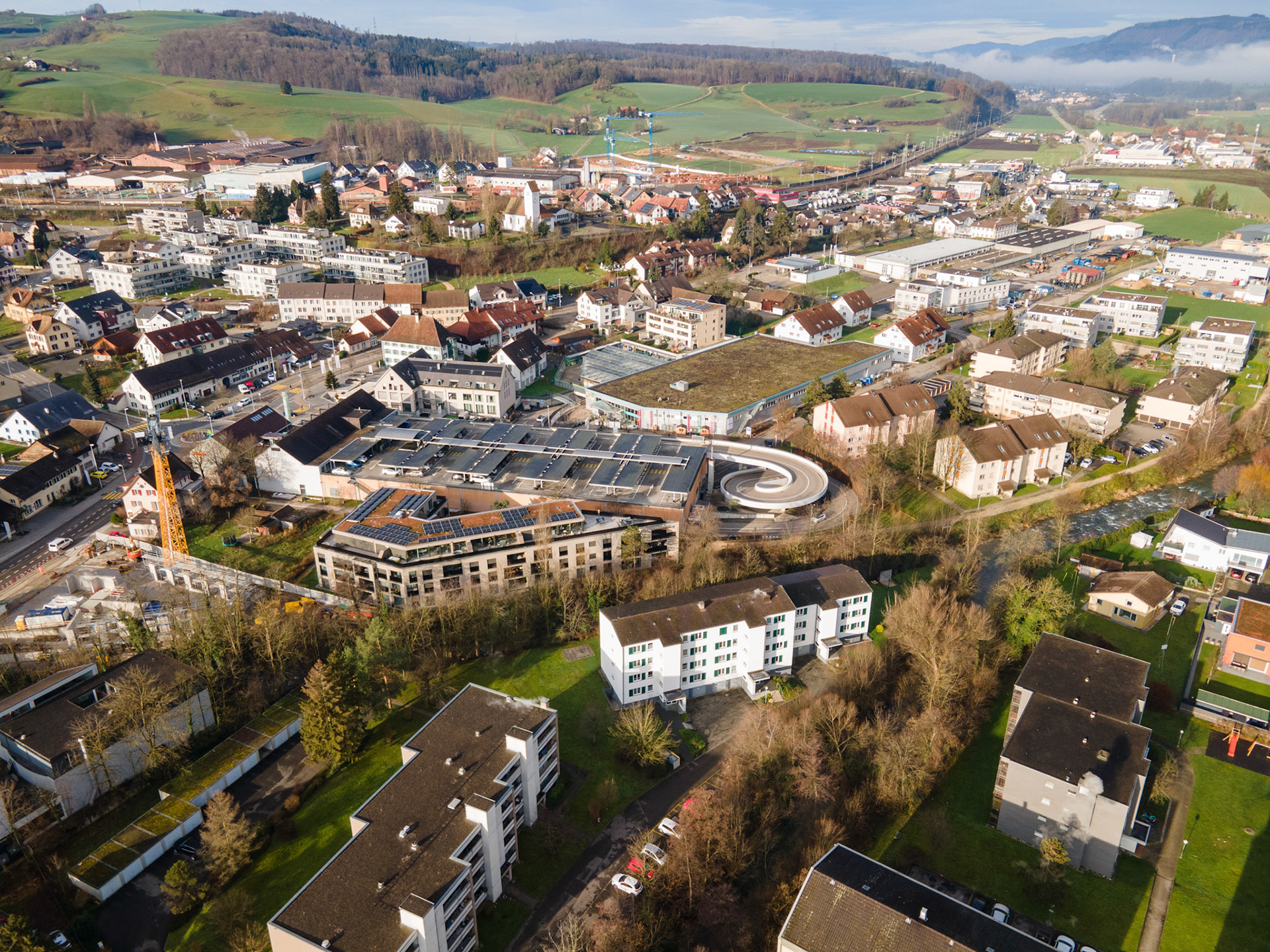Unterdorf mit Coop und Stahlton