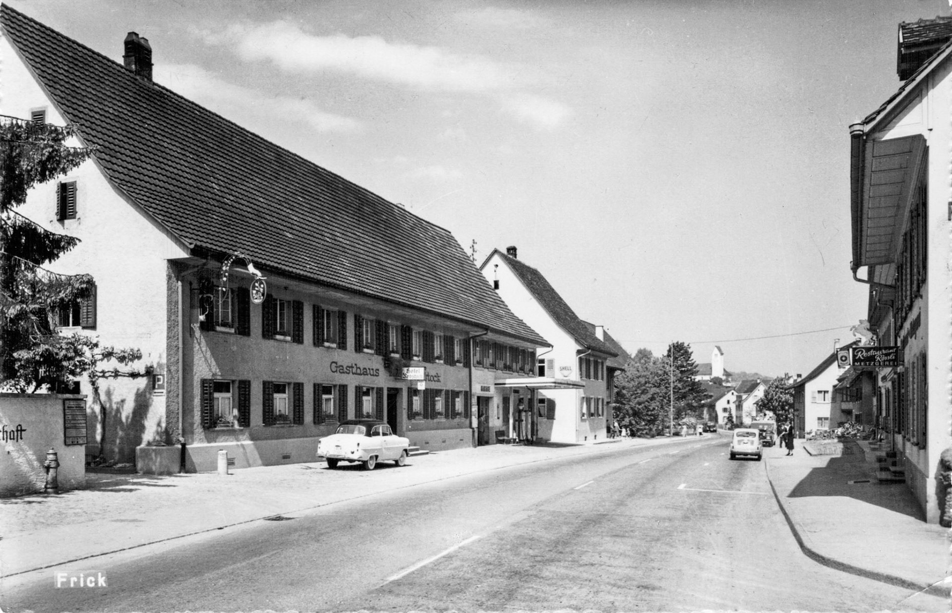 1968 Hauptstrasse Mitteldorf, Rebstock mit Garage