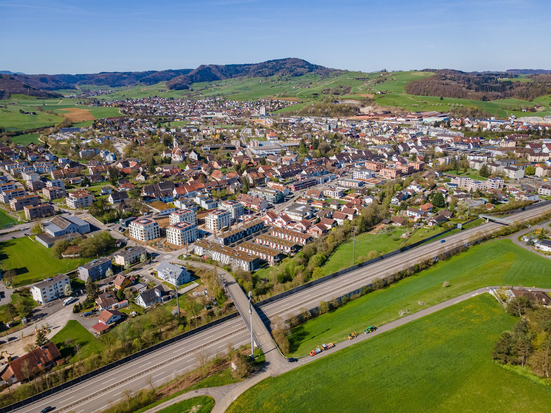 Dorfansicht mit Drohne
