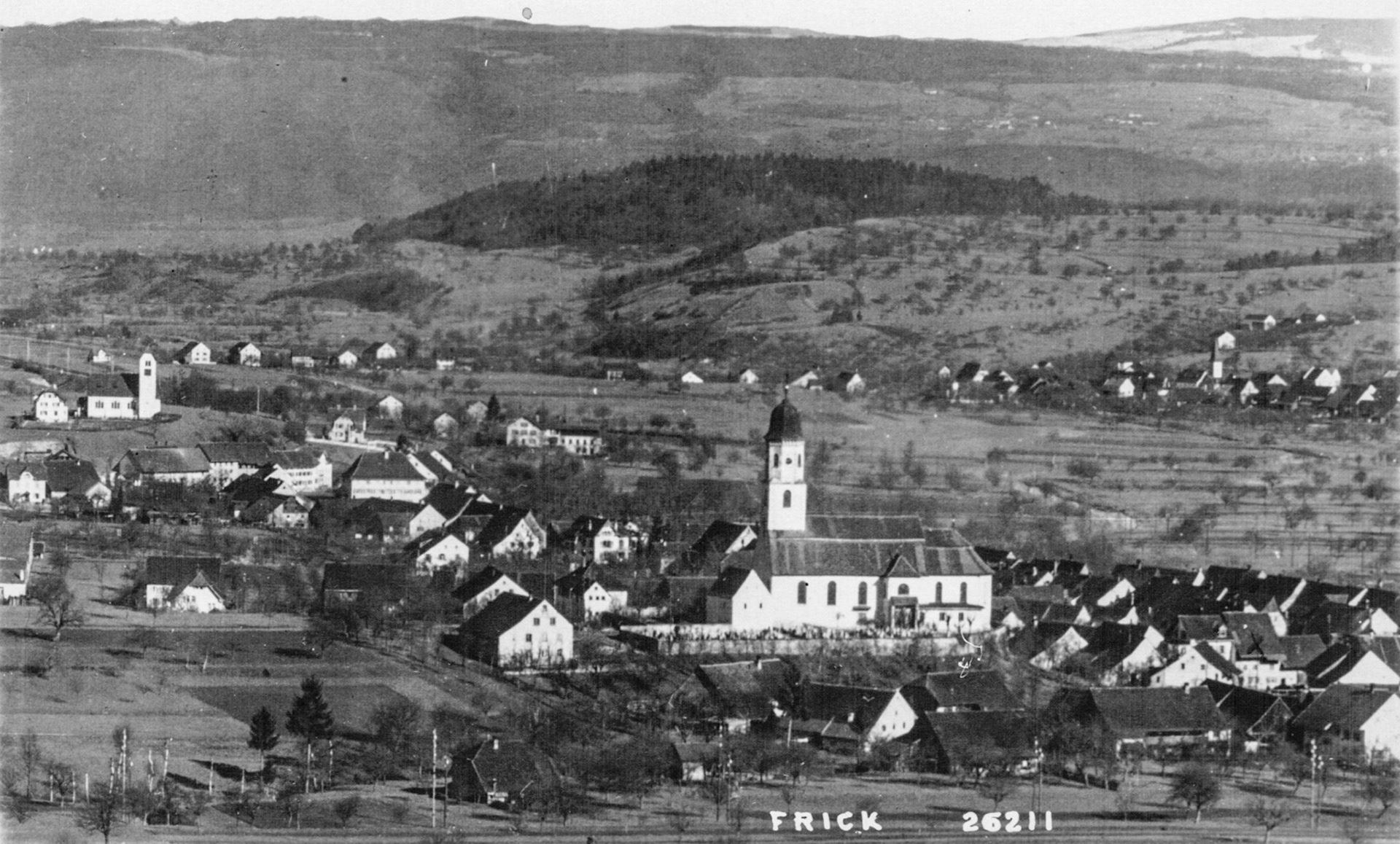 1929 Dorfansicht mit kath. Kirche